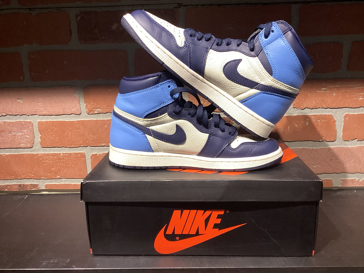 Jordan 1 High “Obsidian” Size 8.5 Pre-Owned