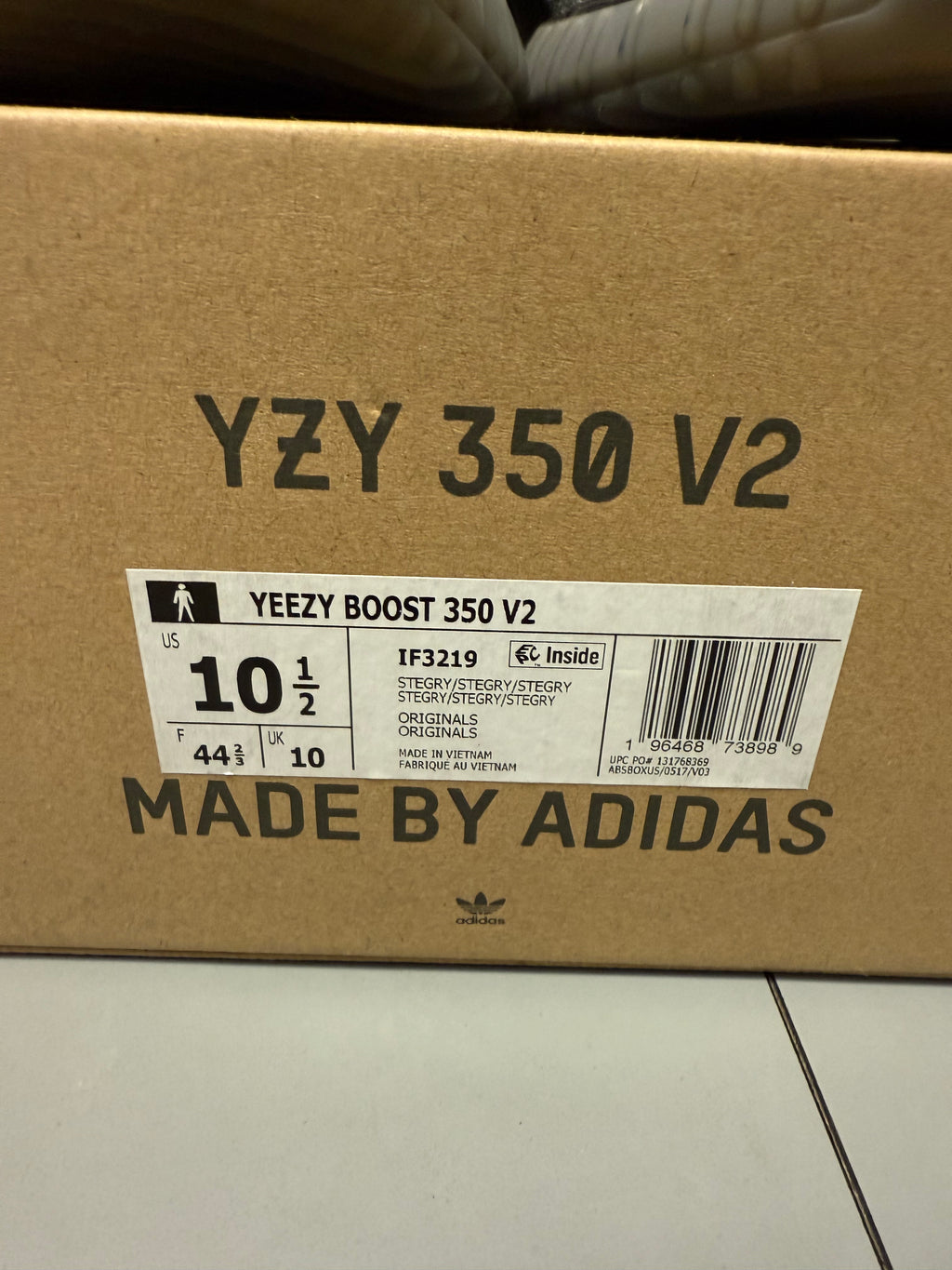 Yeezy 350 V2 "Steel Grey" Size 10.5 Preowned
