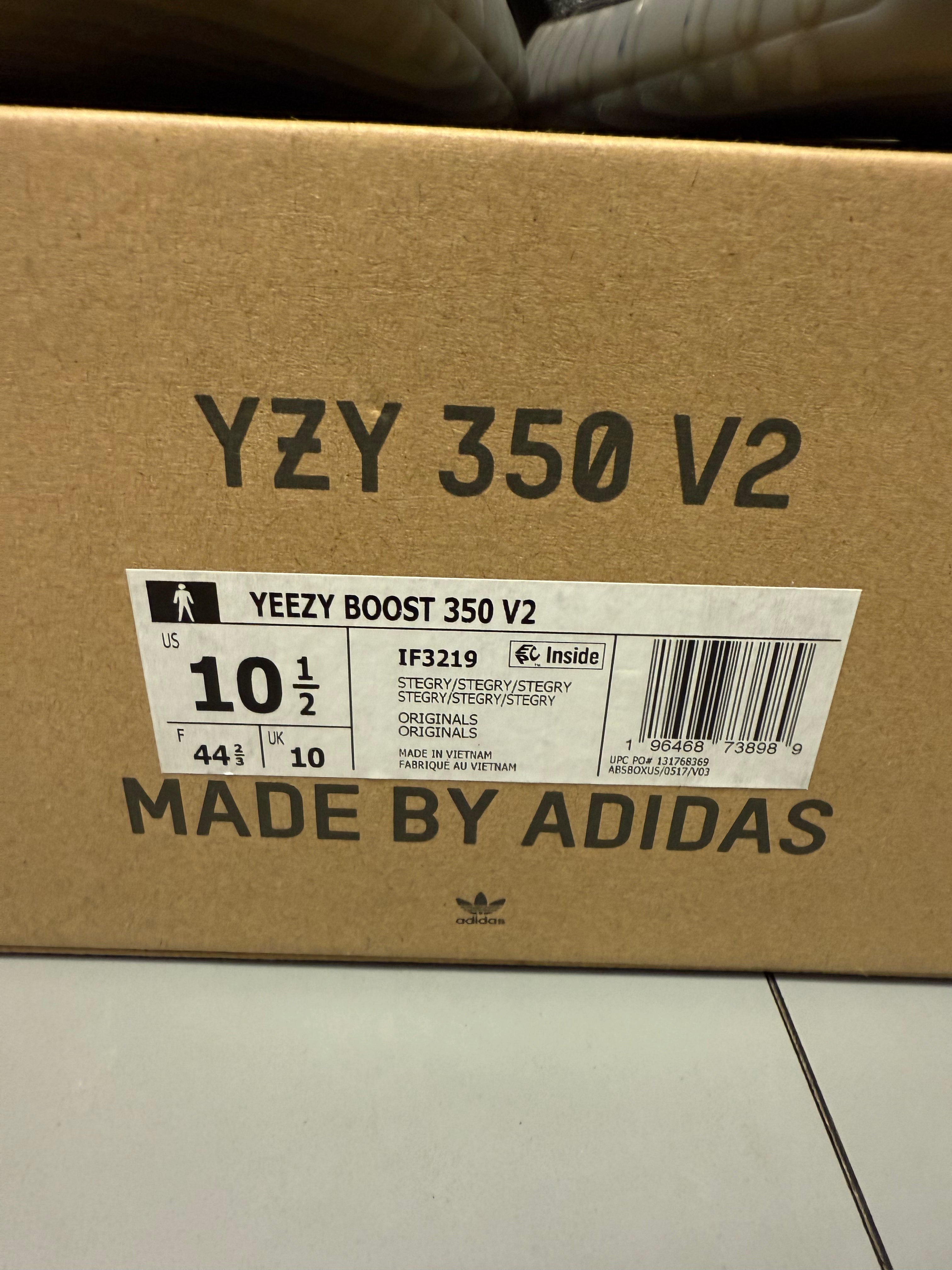 Yeezy 350 V2 "Steel Grey" Size 10.5 Preowned