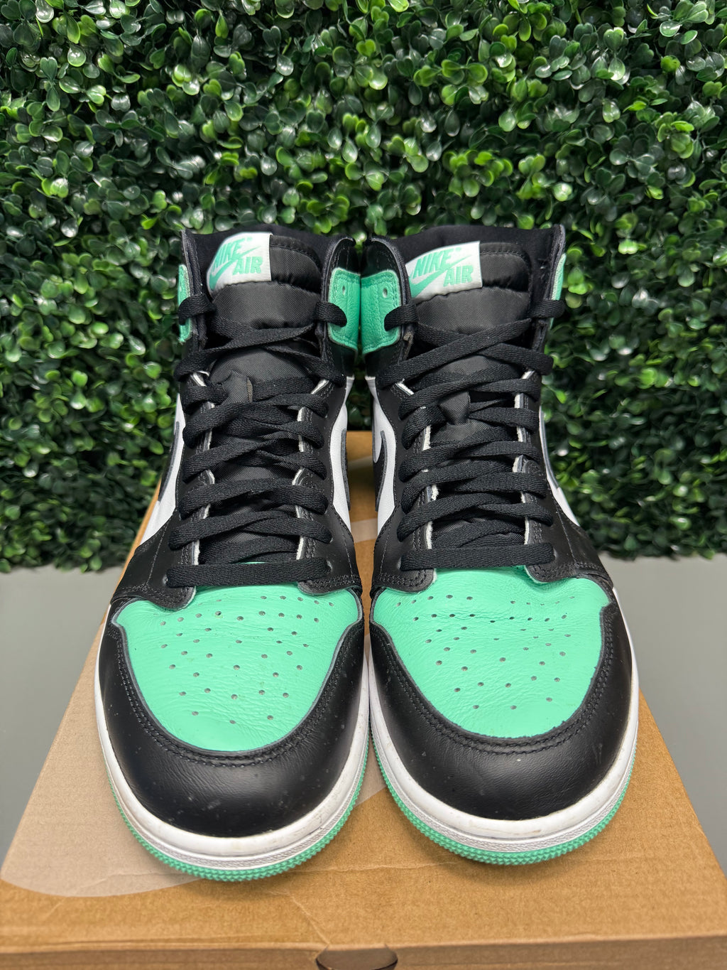Jordan 1 High "Green Glow" Size 13 Preowned