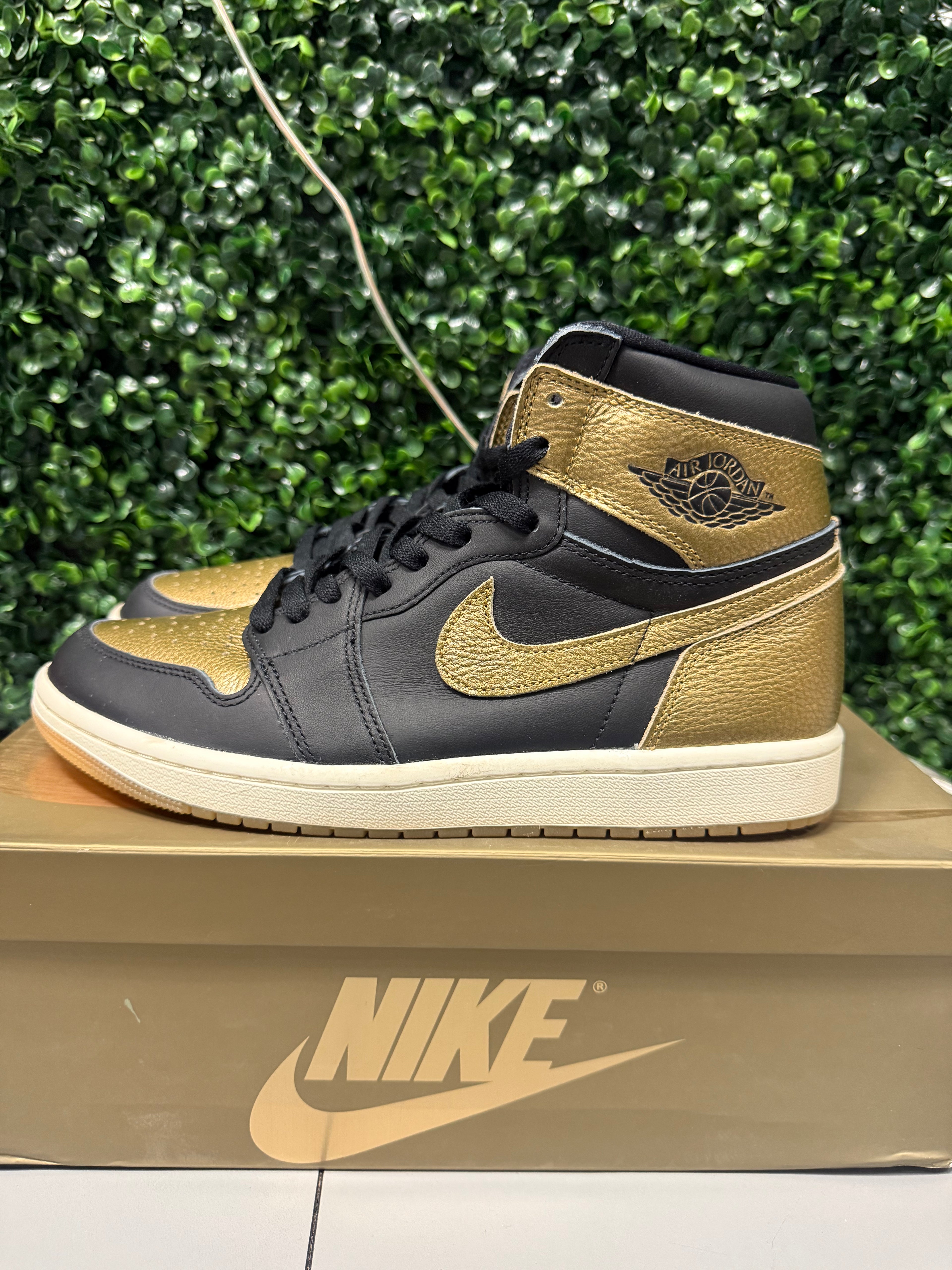 Jordan 1 High "Black Metallic Gold" Size 9 Tried On