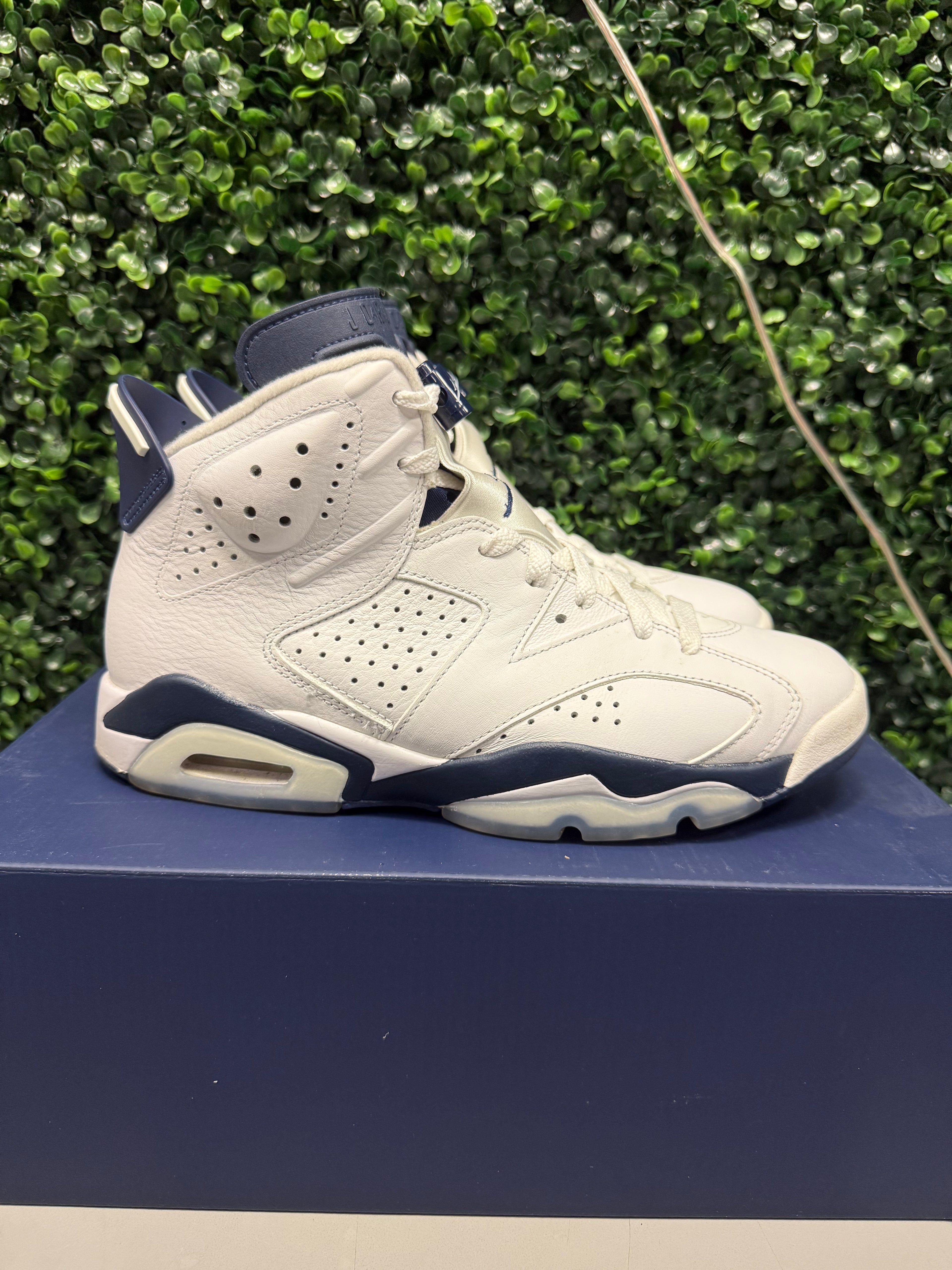 Jordan 6 "Midnight Navy" Size 8.5 Preowned