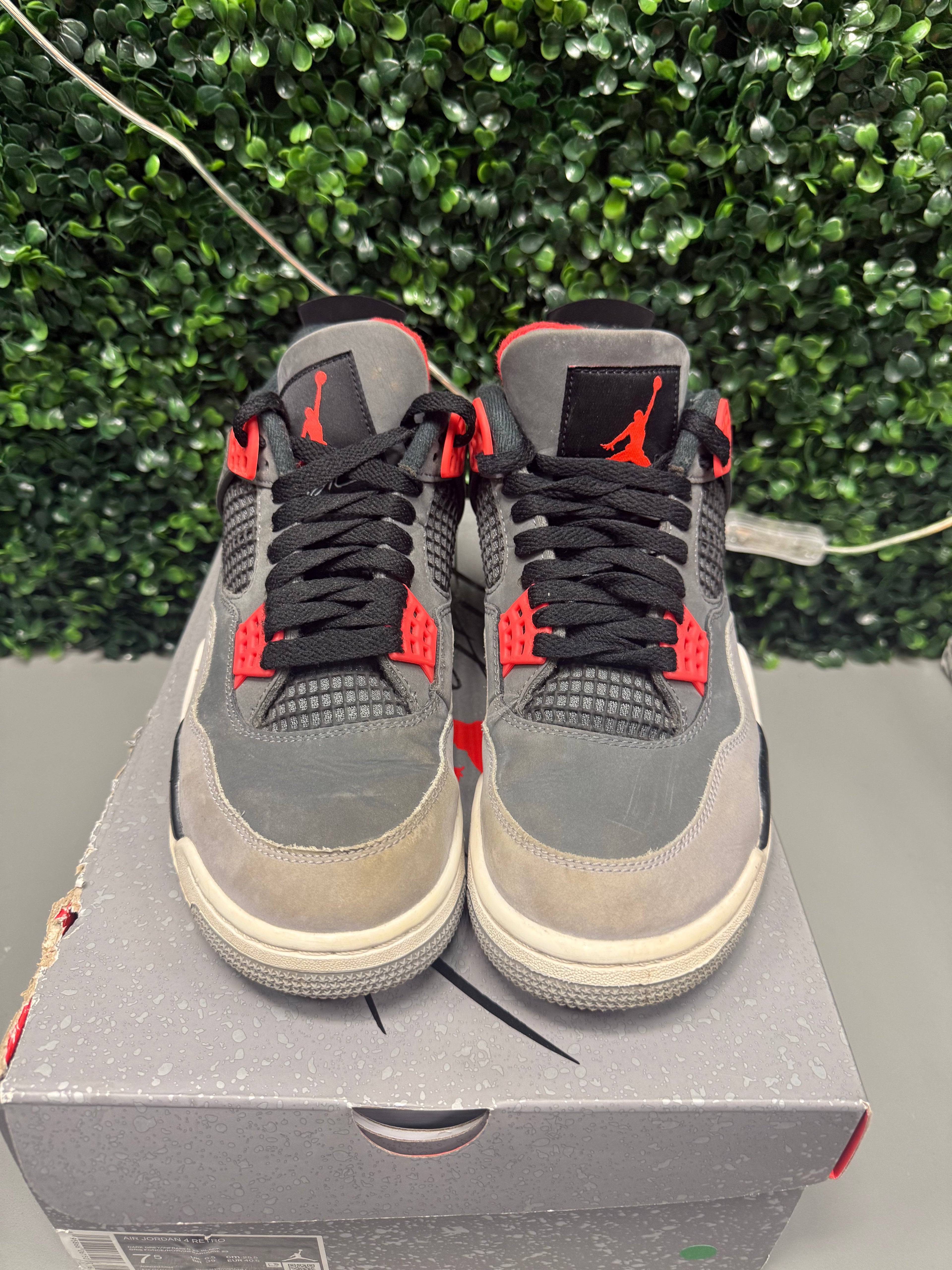 Jordan 4 "Infared" Size 7.5 Preowned