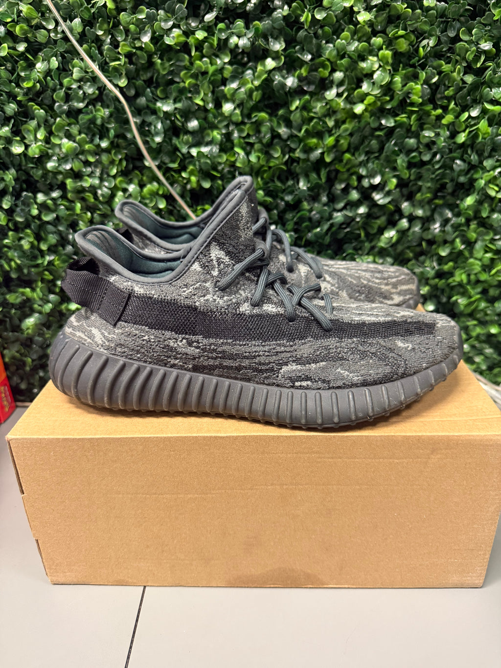 Adidas Yeezy Boost 350 V2 "MX Dark Salt" Size 8.5 Preowned