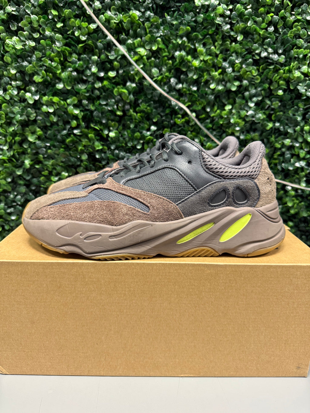 Adidas Yeezy Boost 700 "Mauve" Size 10.5 Preowned
