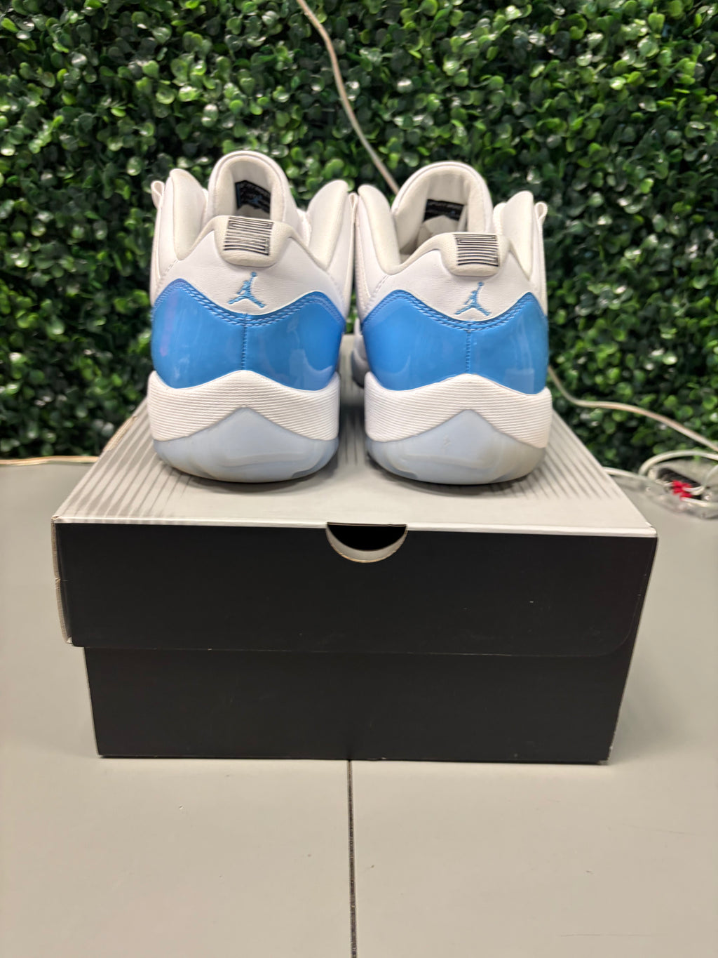 Jordan 11 Retro Low "University Blue" Size 9.5 Preowned