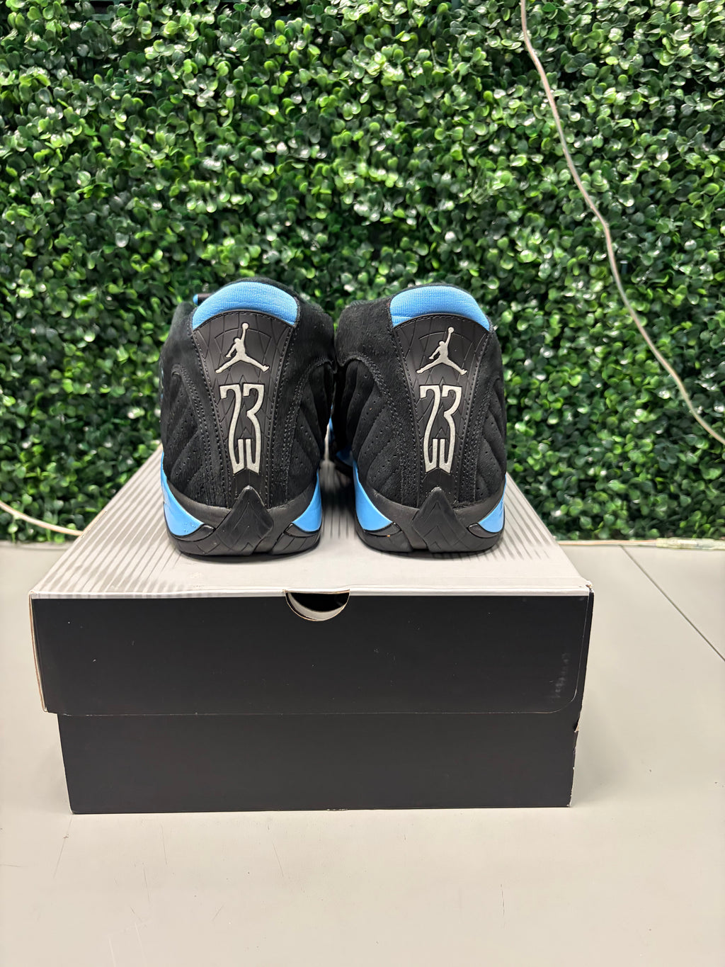 Jordan 14 Retro "Black University Blue" (2026) Size 12 Preowned