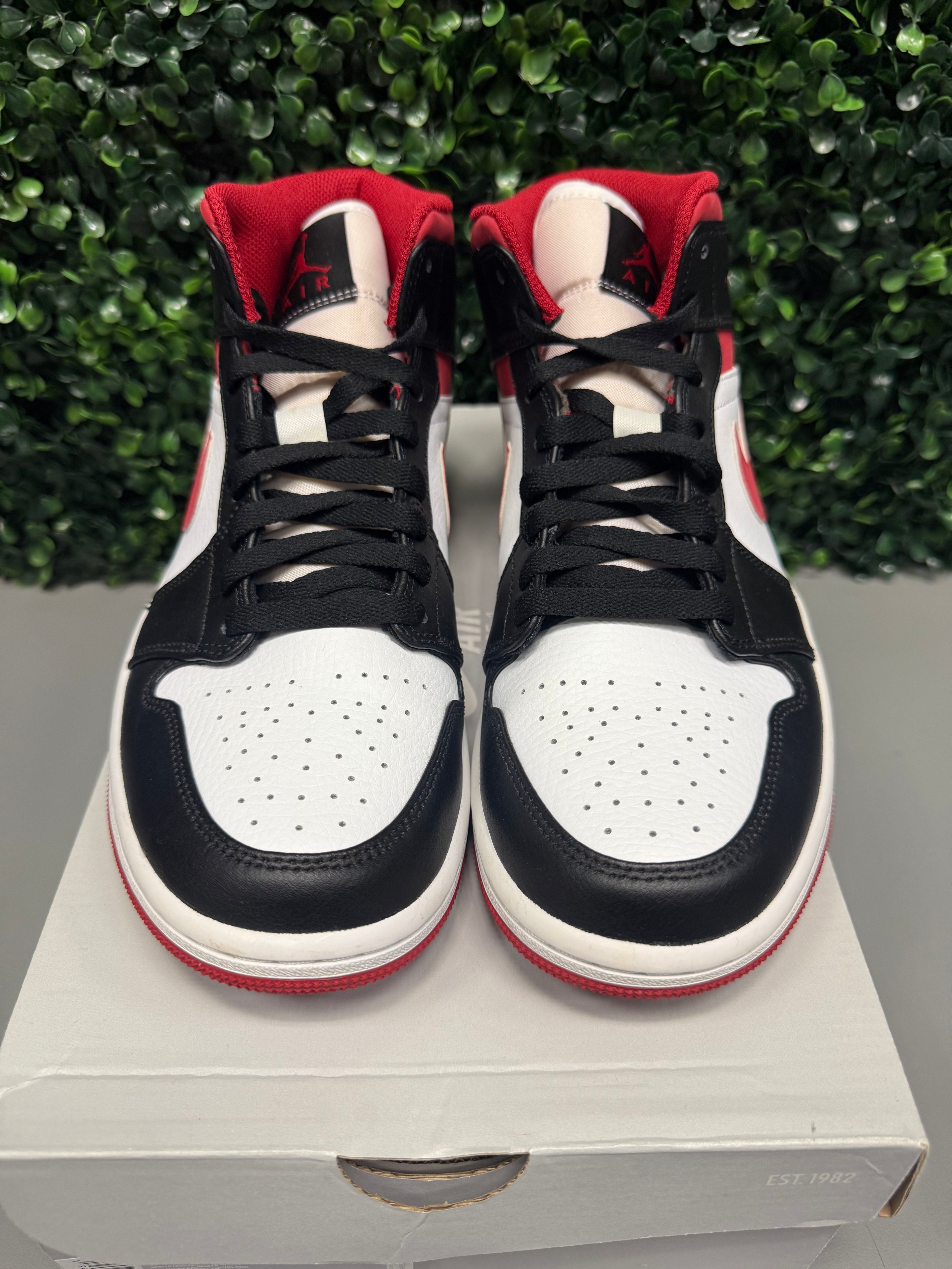 Jordan 1 Mid “Gym Red” Size 7.5 Preowned