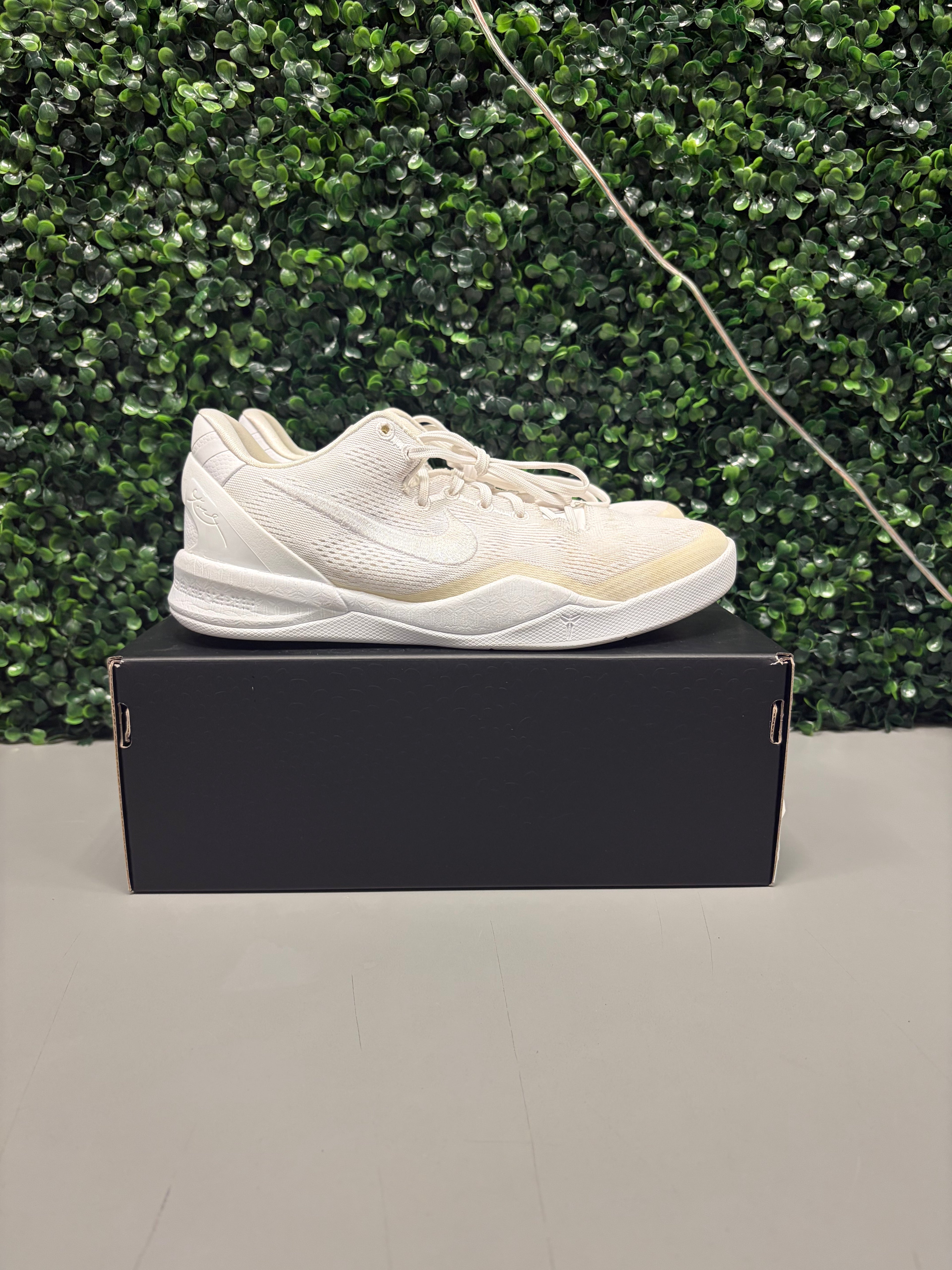 Kobe 8 "Halo" Size 7Y Preowned