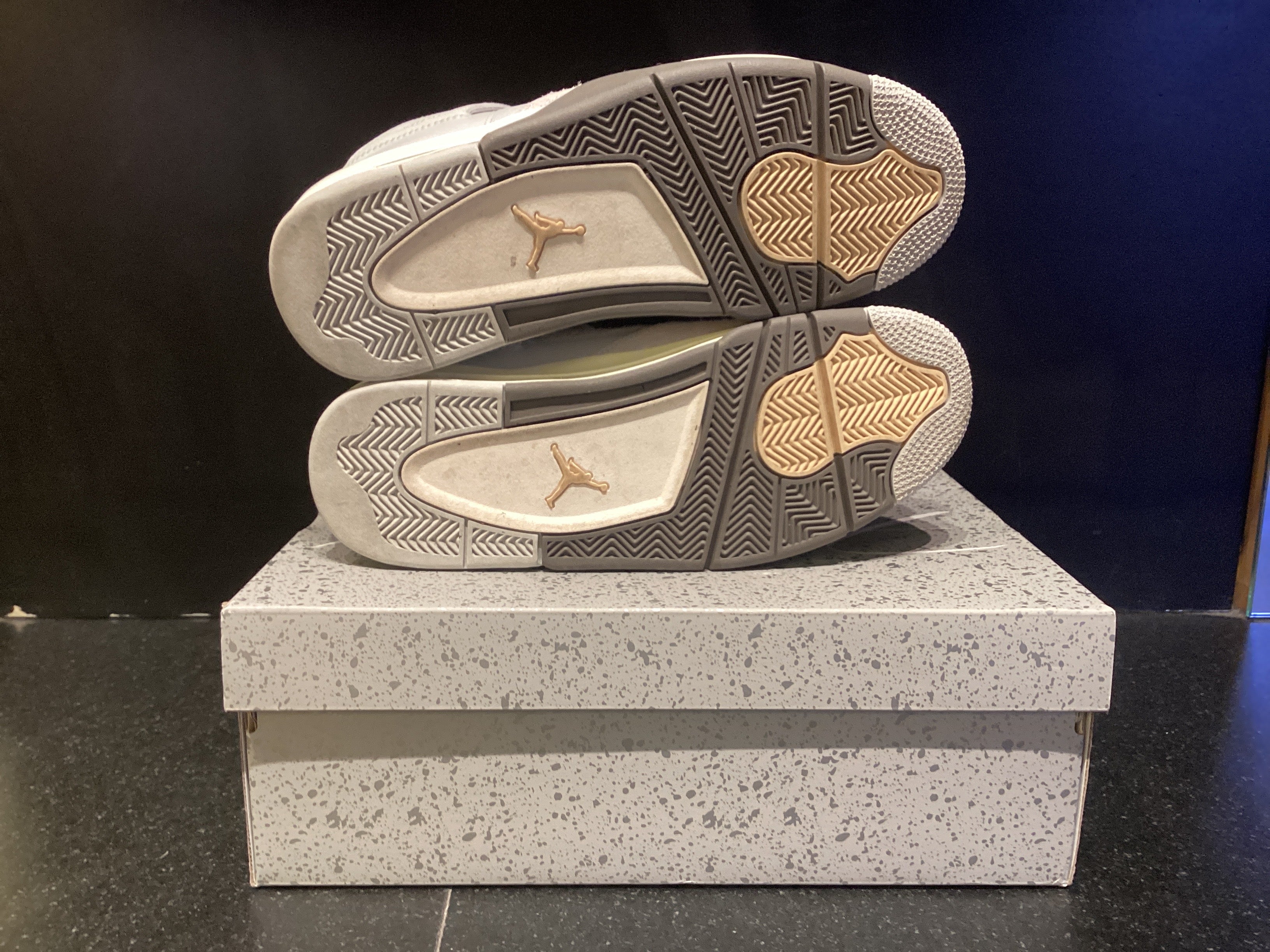 Jordan 4 “Craft Photon Dust” Preowned Size 10