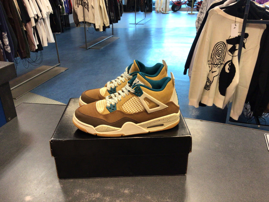 Jordan 4 Retro “cacao wow” (GS) preowned (replacement box) size 7y