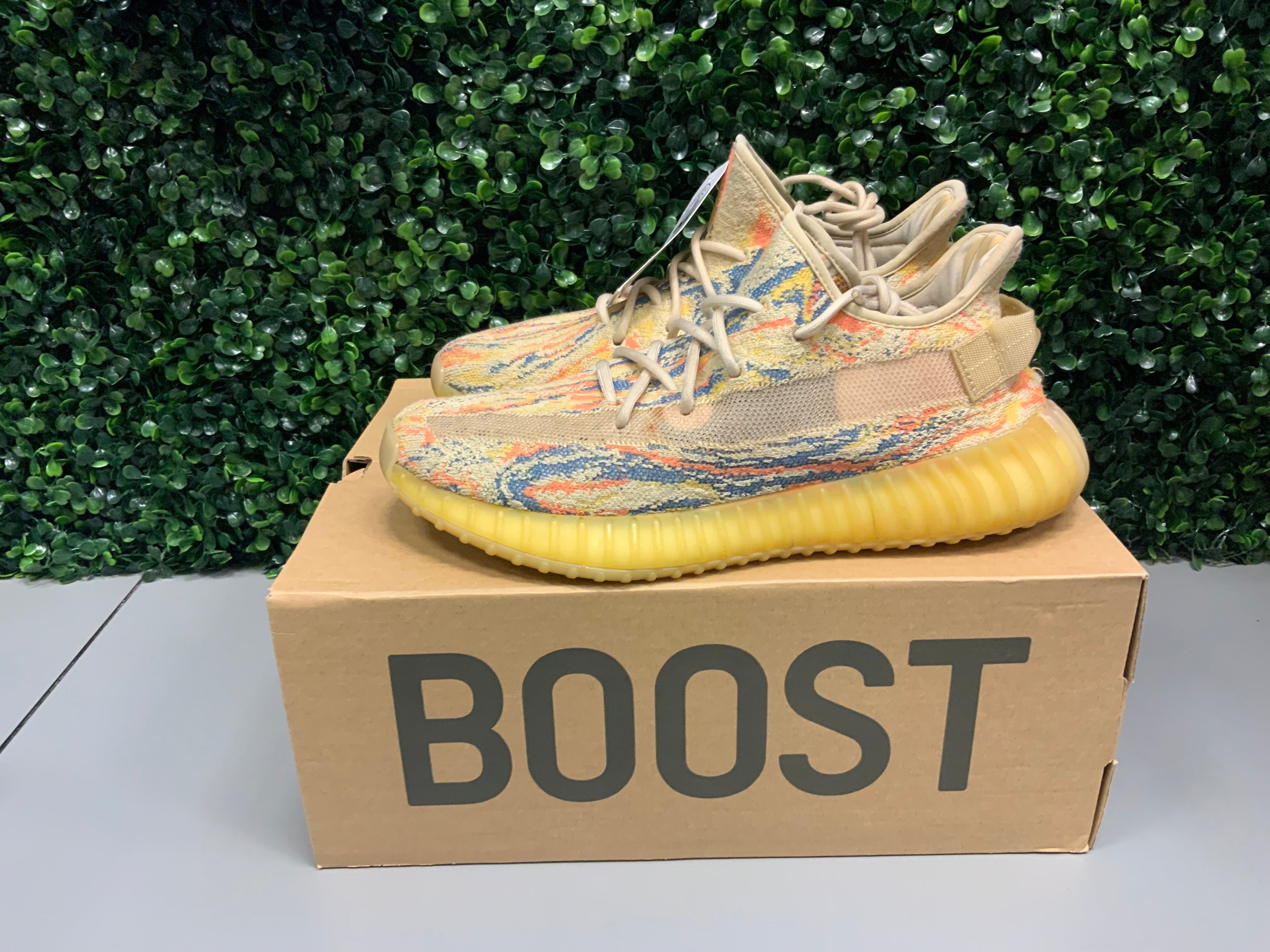 Yeezy 350 V2 "Mx Oat" Size 9 Preowned