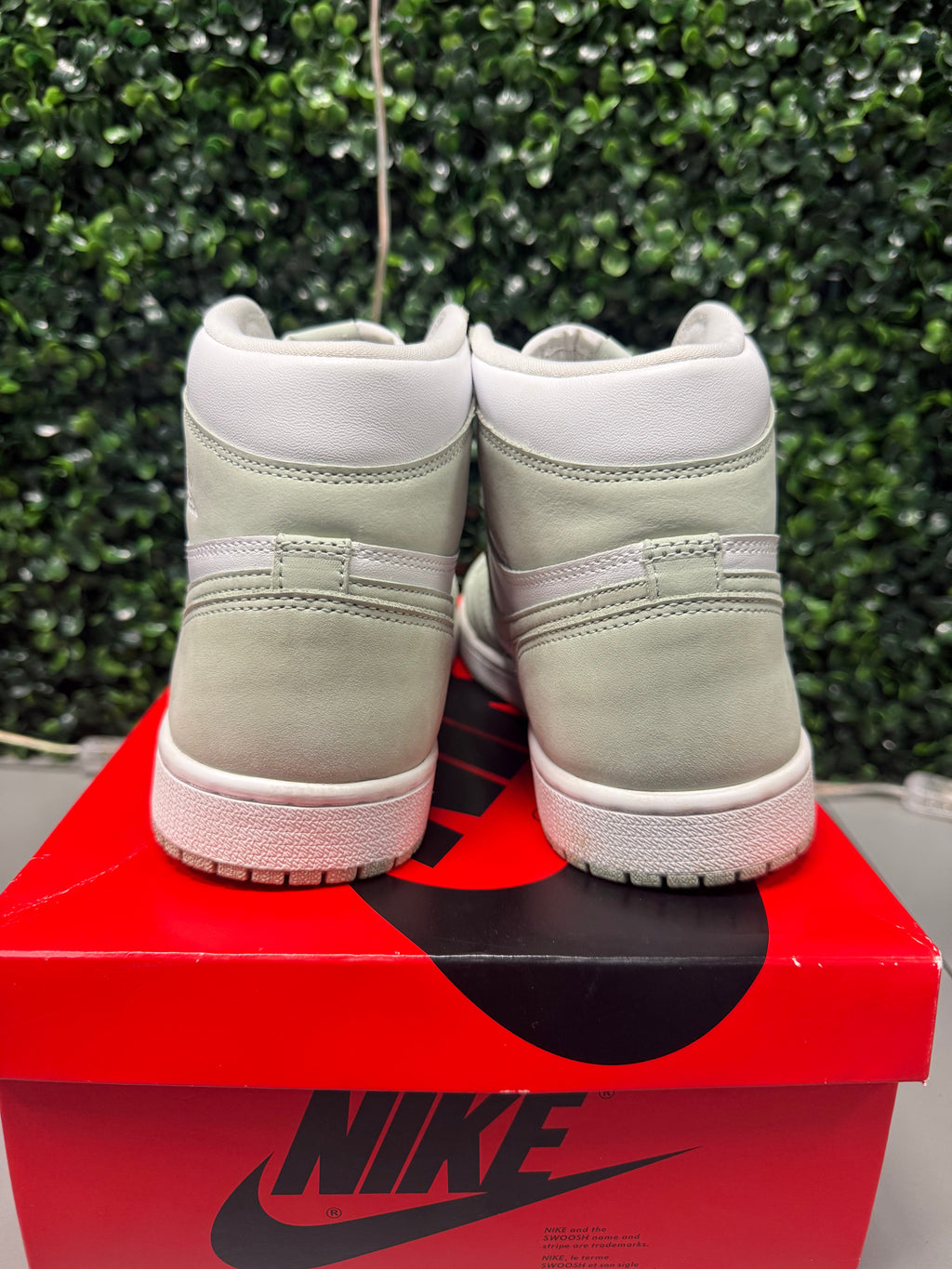 Jordan 1 High "Seafoam" Size 9W / 7.5M Preowned