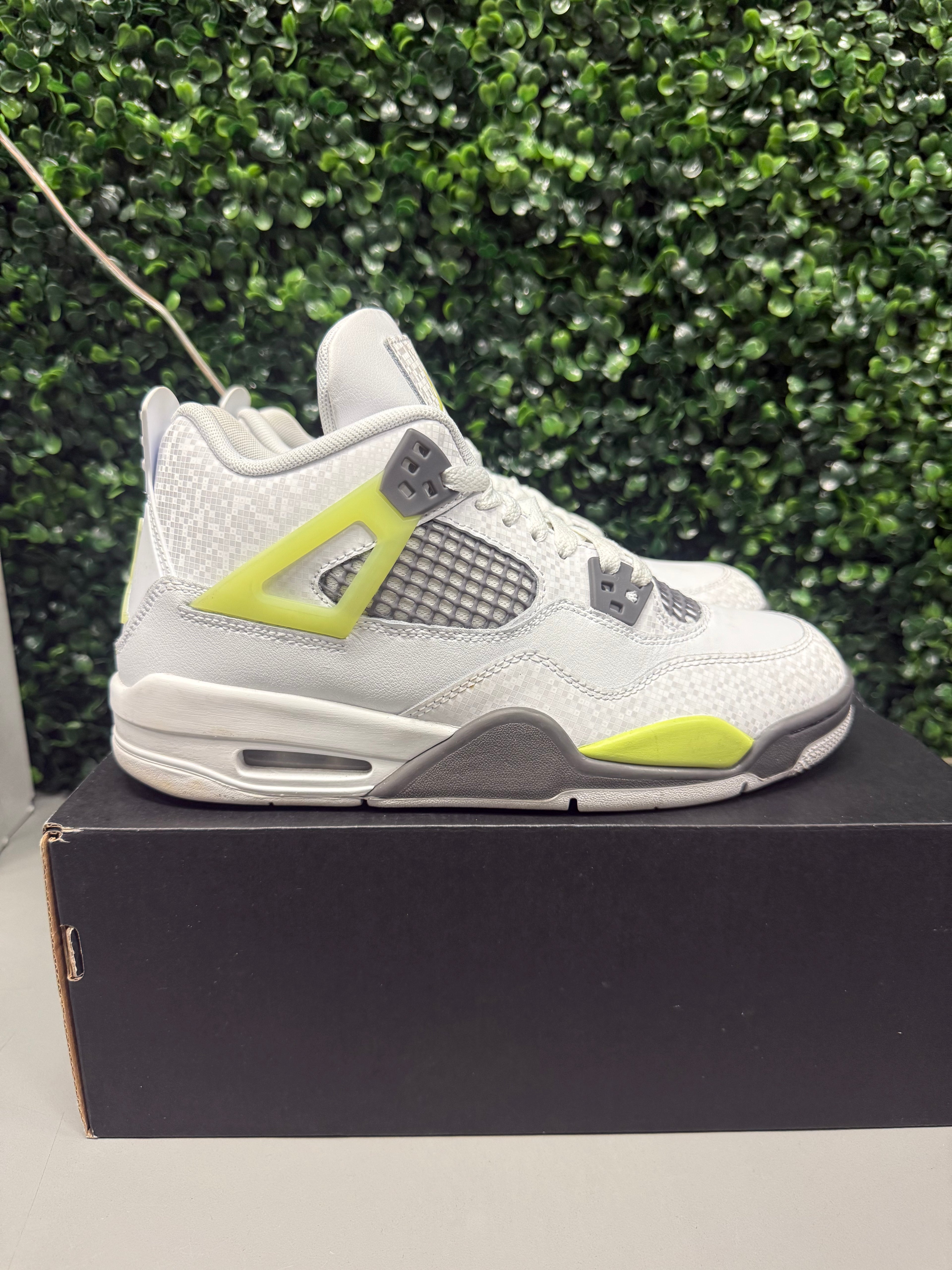 Jordan 4 "Lemon Twist" Size 7Y Preowned