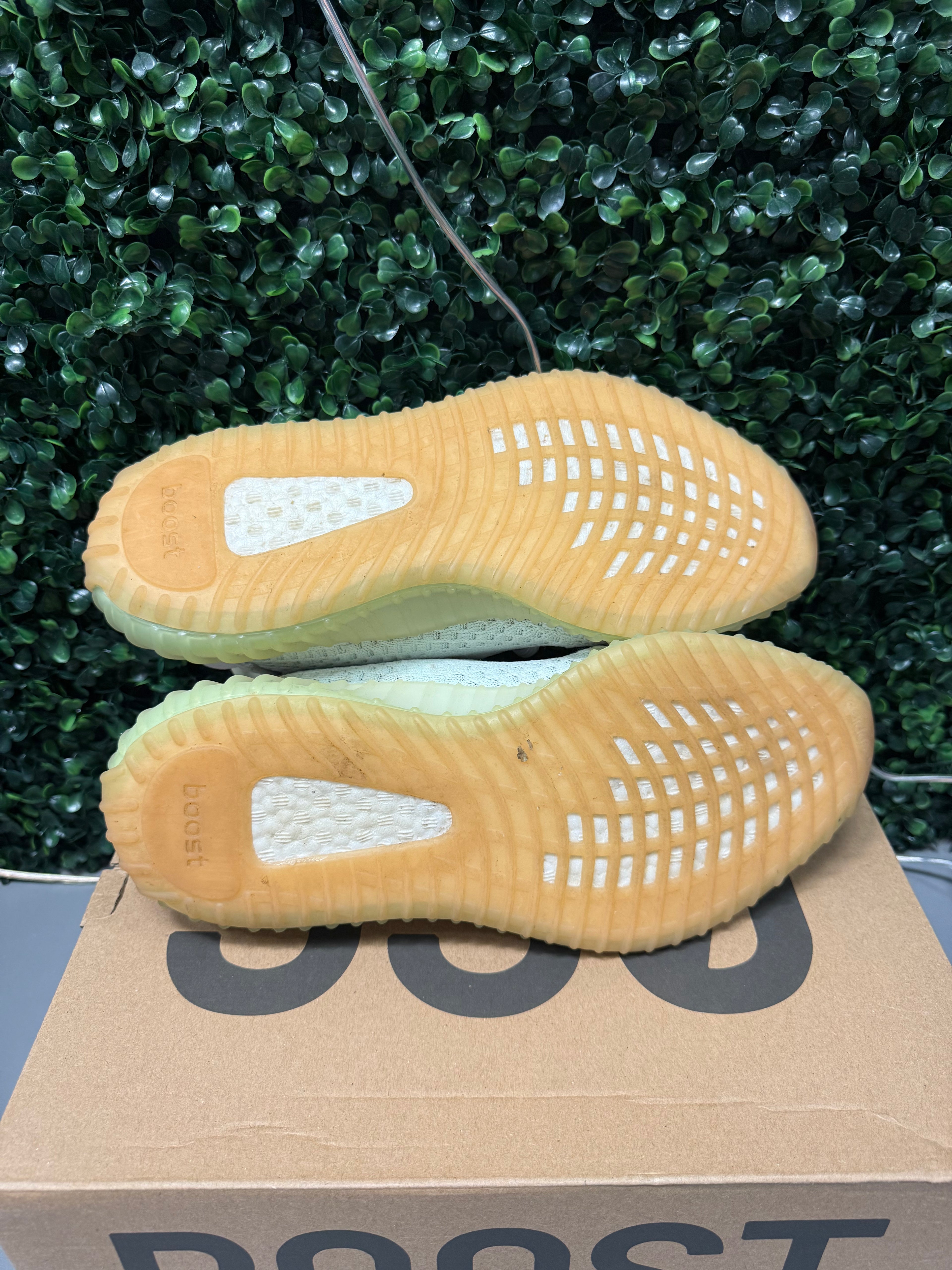 Yeezy 350 V2 "Hyperspace" Size 9.5 Preowned