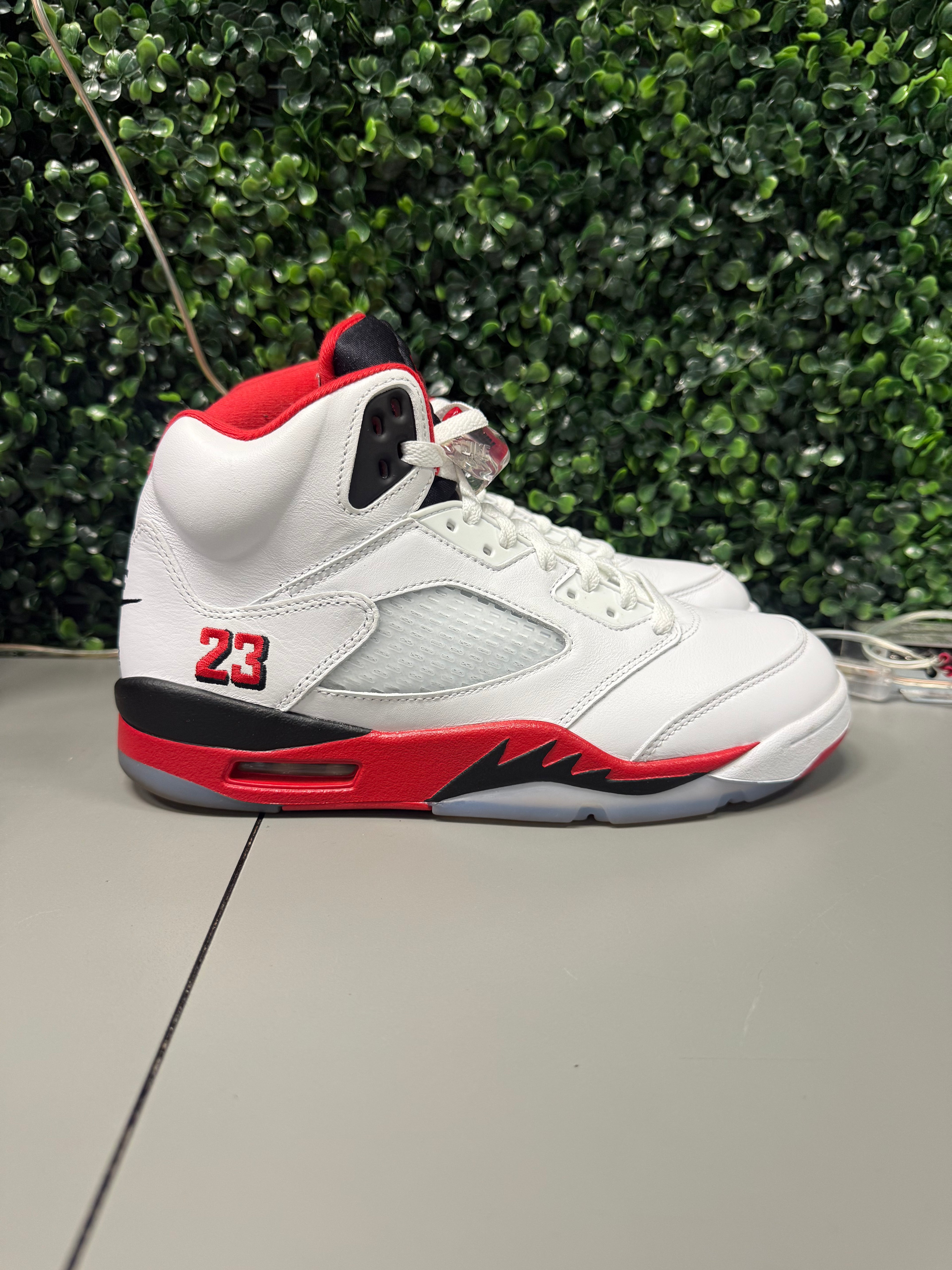 Jordan 5 "Fire Red 2025" Size 8.5 Preowned