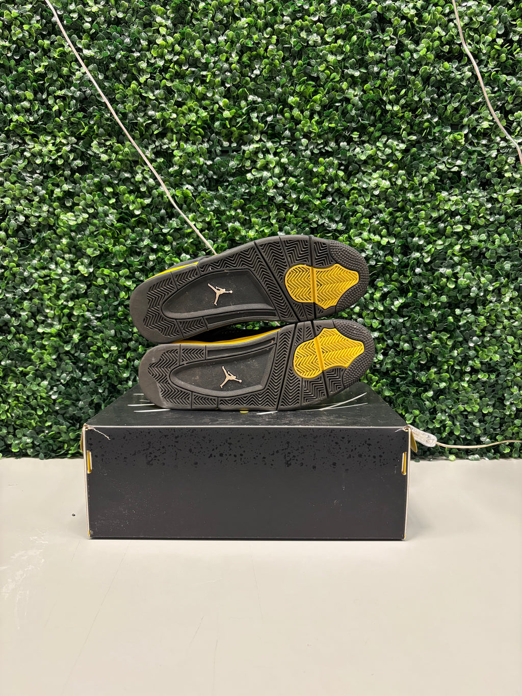 Jordan 4 Retro "Thunder" Size 12 Preowned