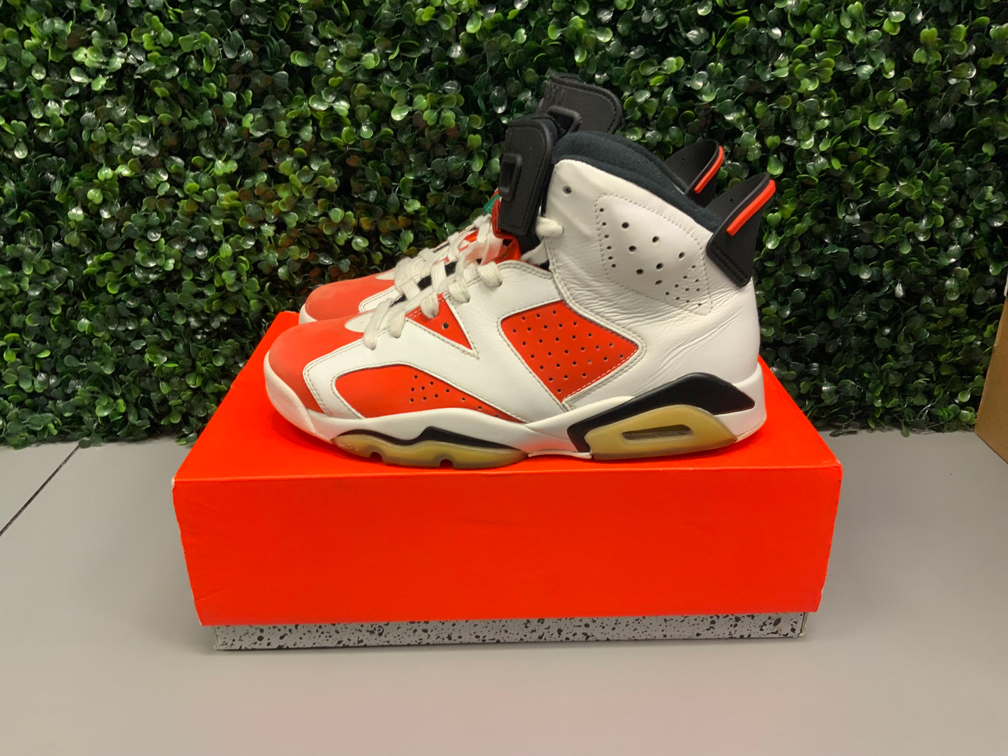 Jordan 6 "Gatorade" Size 7.5M / 9W Preowned