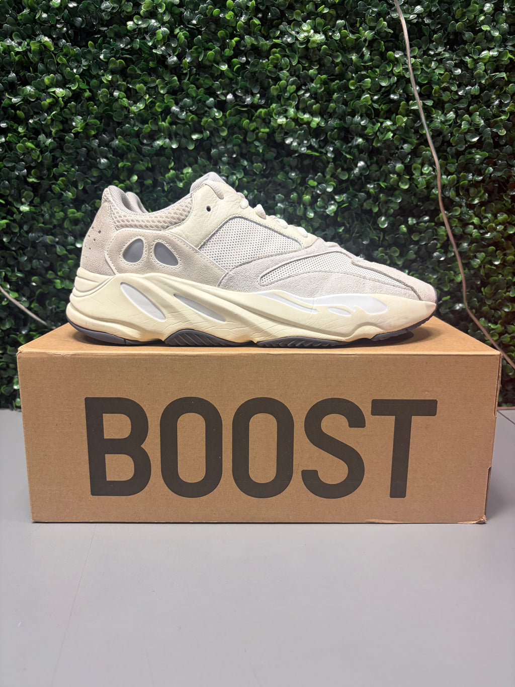 Yeezy Boost 700 "Analog" Size 13 Preowned