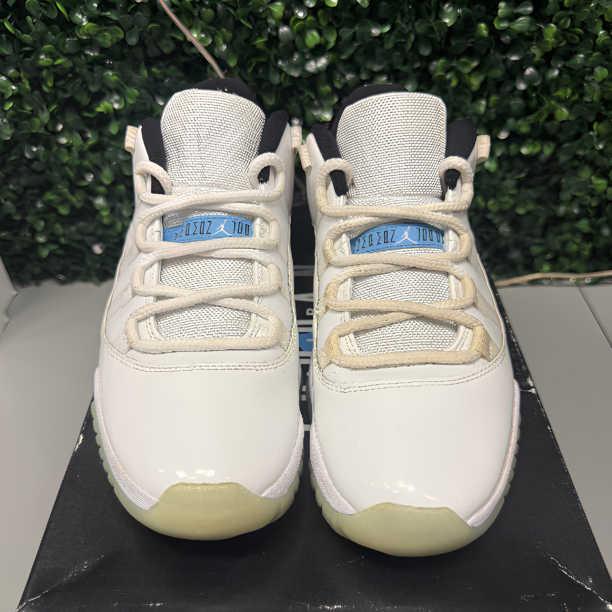 Jordan 11 Low "Legend Blue" Size 9 Preowned
