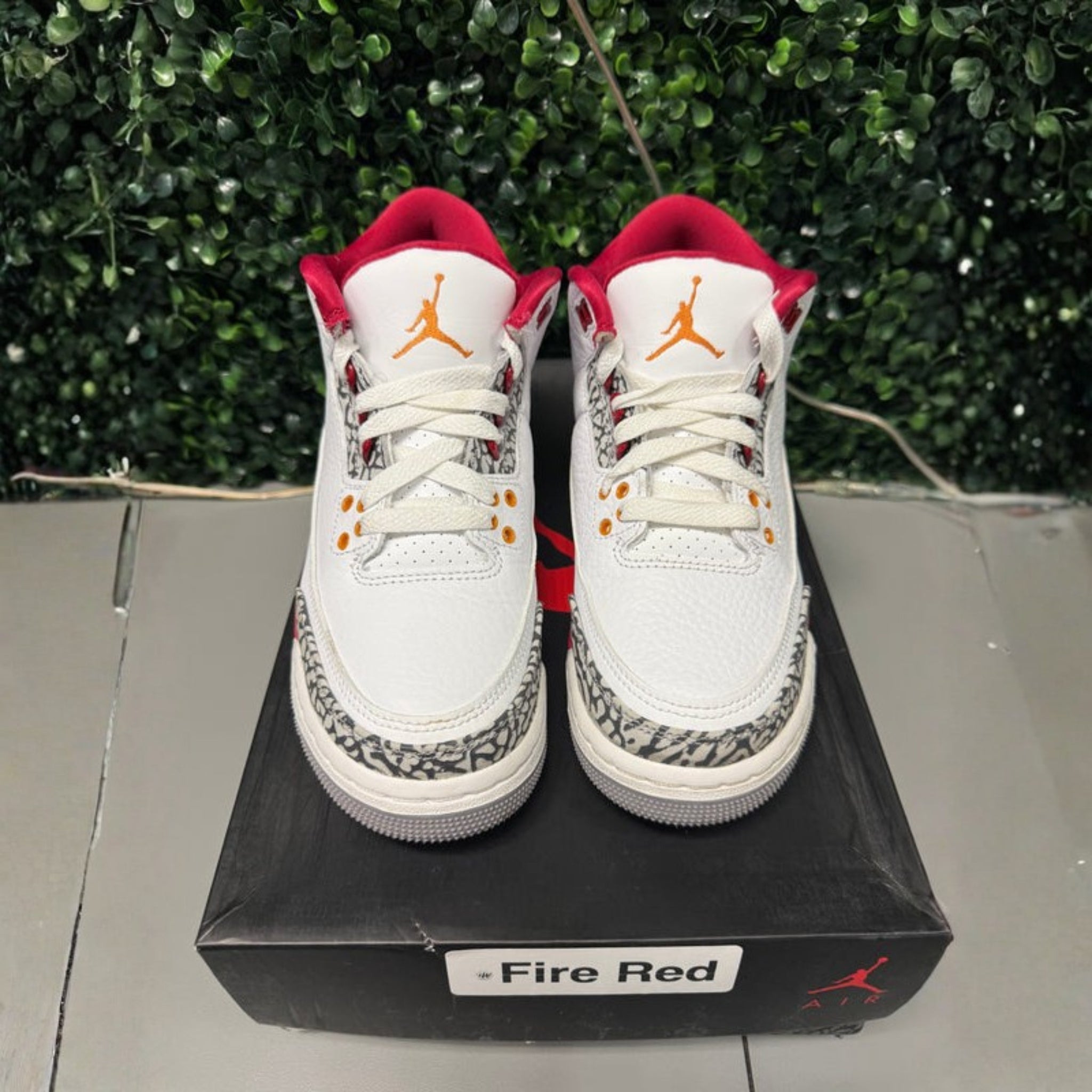 Jordan 3 "Cardinal” Size 5Y Preowned