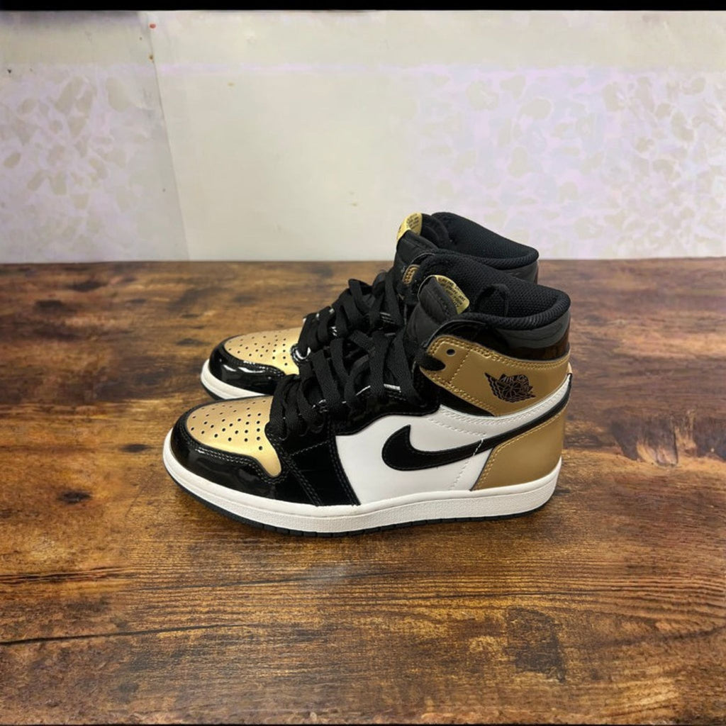 Jordan 1 “Patent Gold Toe” Size 5Y Preowned