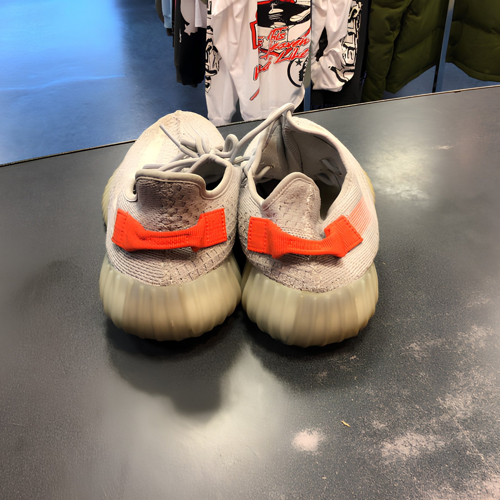 adidas Yeezy Boost 350 V2 “Tail Light” Preowned (no box) Size 11.5M