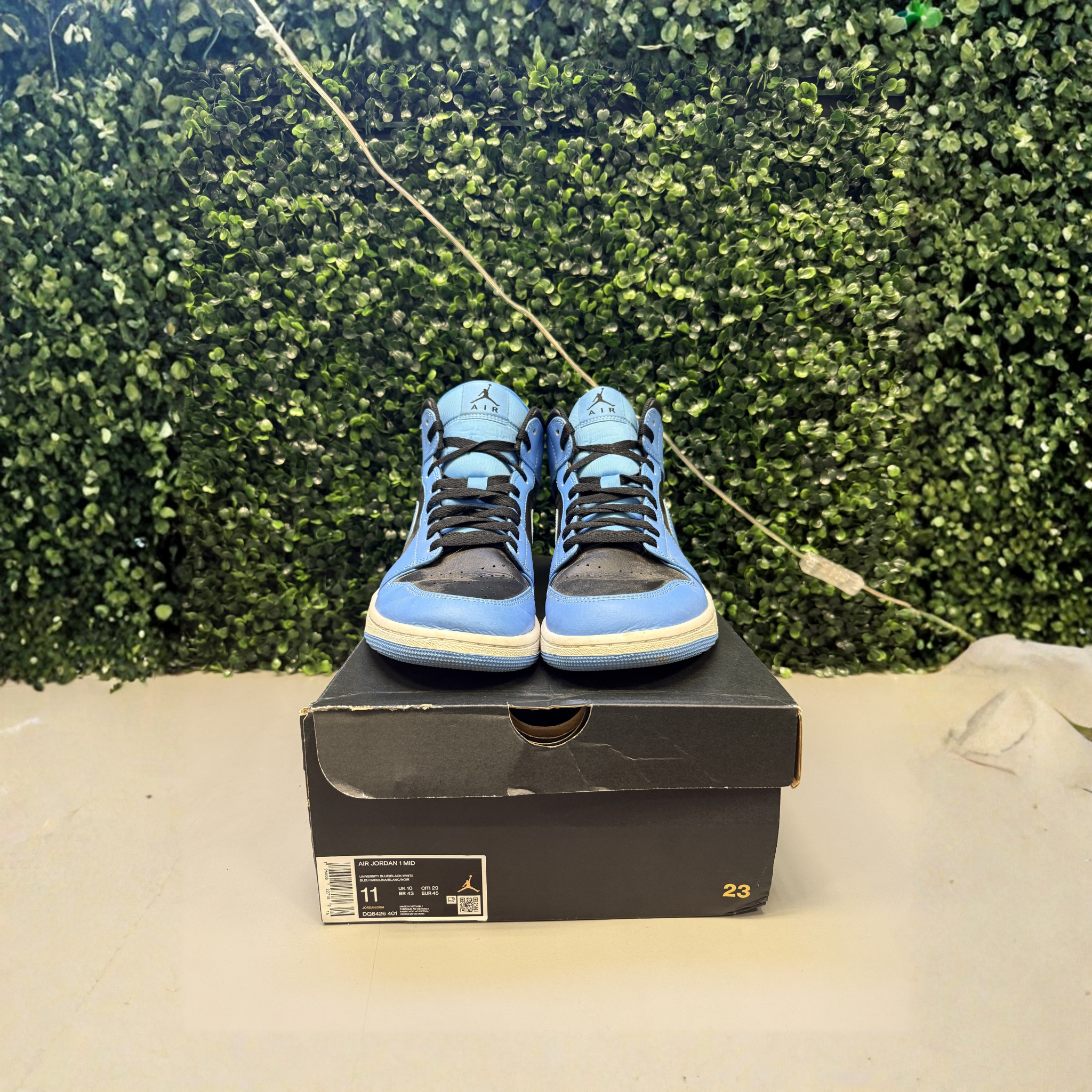 Jordan 1 Mid "University Blue Black" Size 11 Preowned