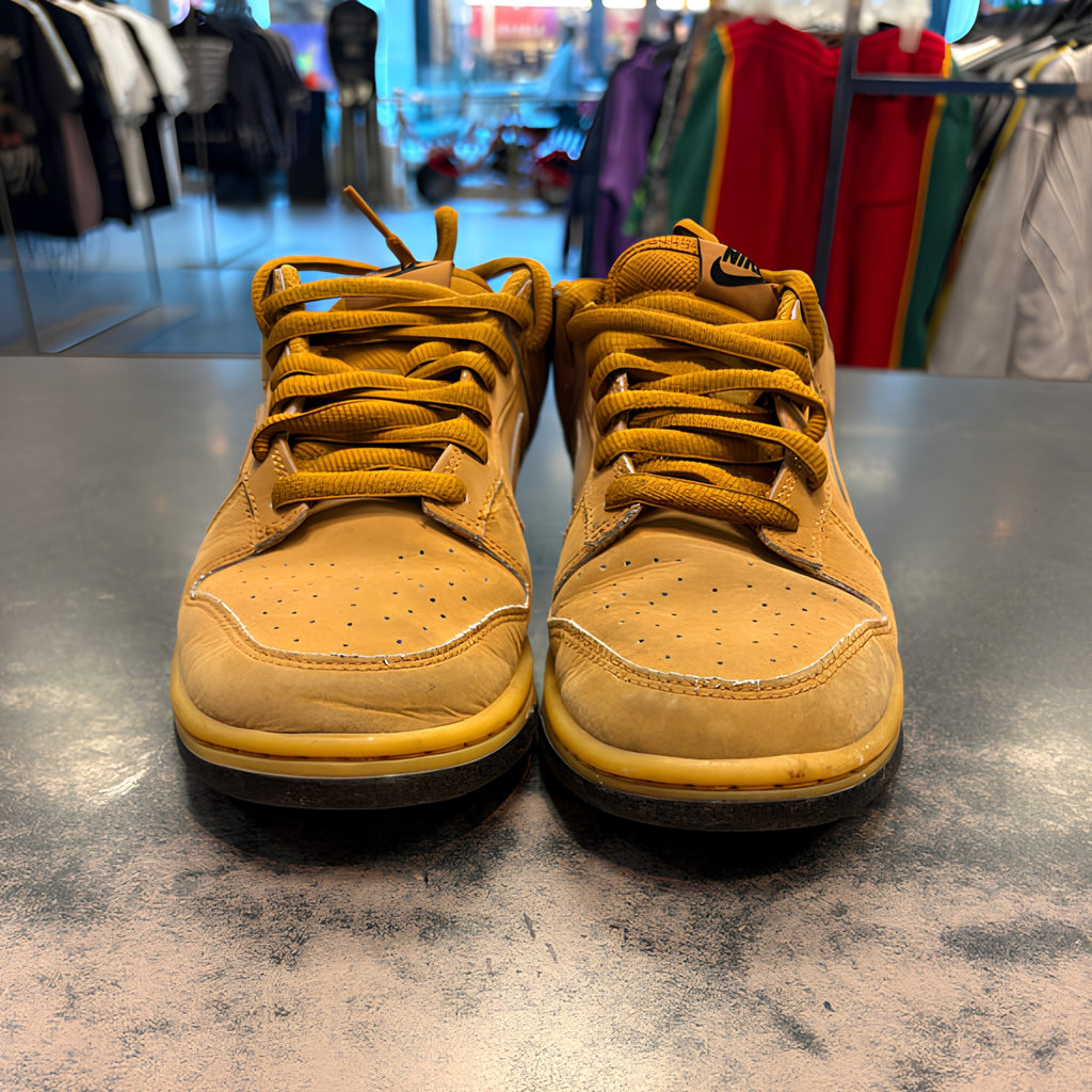 Nike Dunk Low SE "Wheat Gum" Preowned Size 8.5 No Box