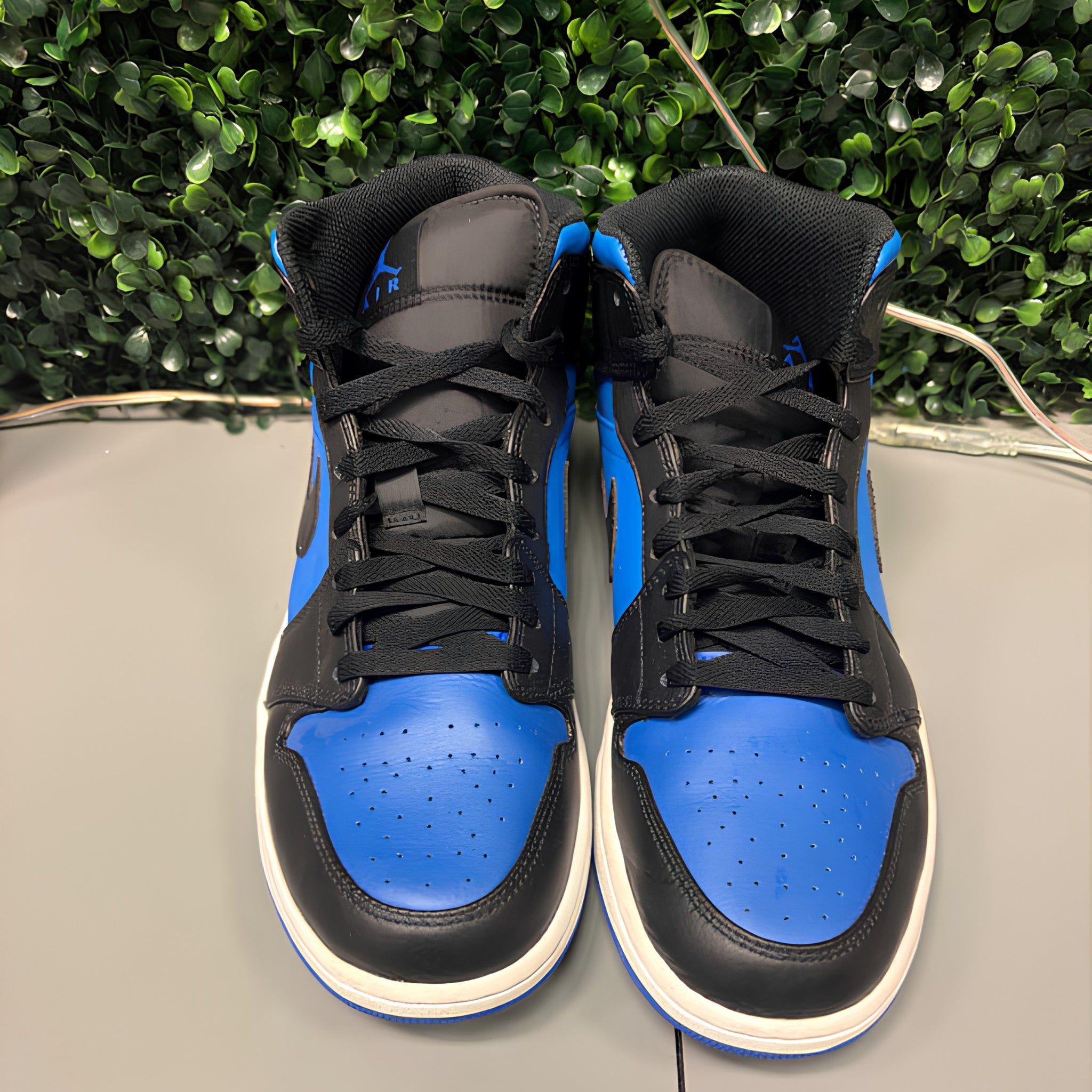 Jordan 1 Mid "Black Royal Blue" Size 10 Preowned (NO BOX)