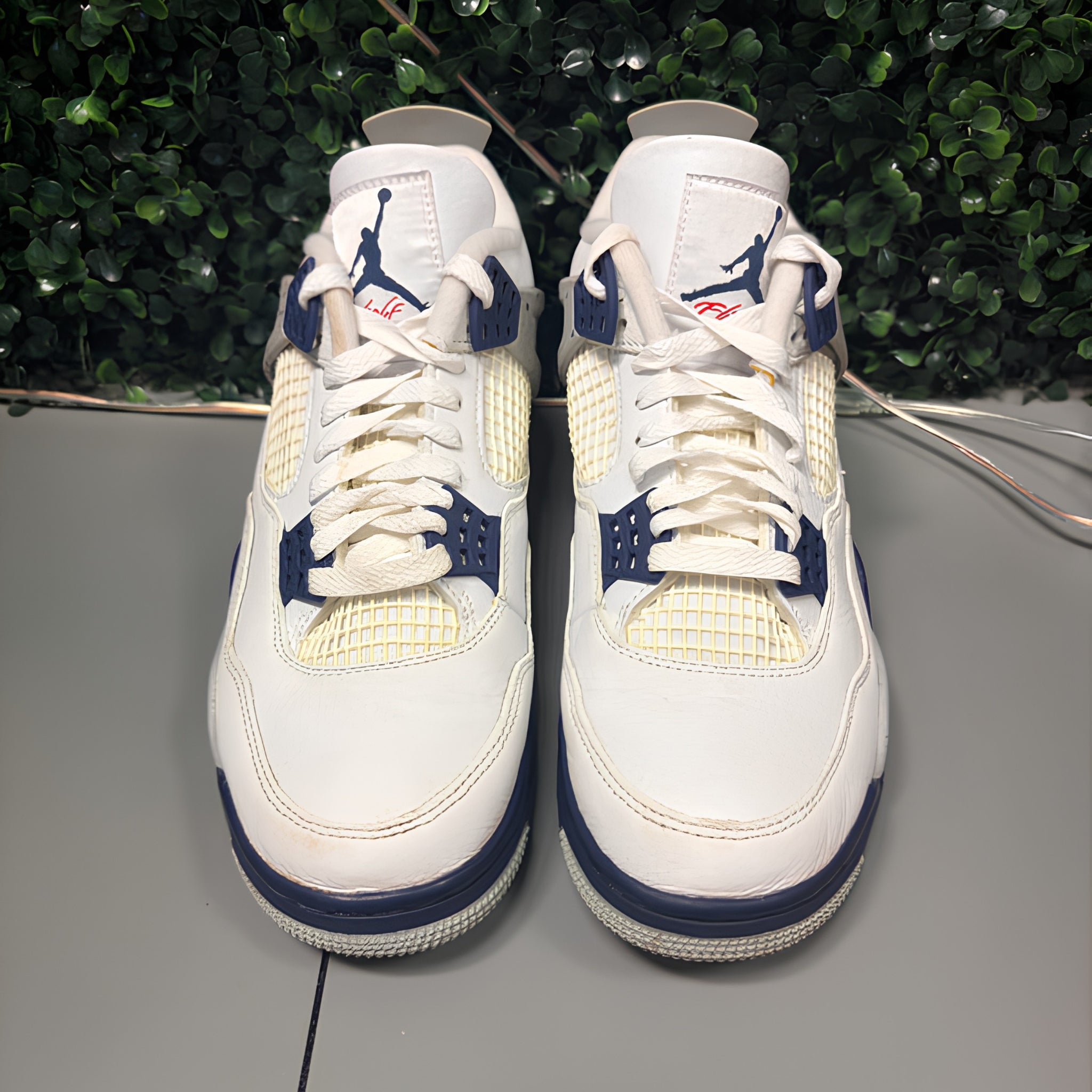 Jordan 4 Retro "Midnight Navy" Size 8 Preowned (NO BOX)