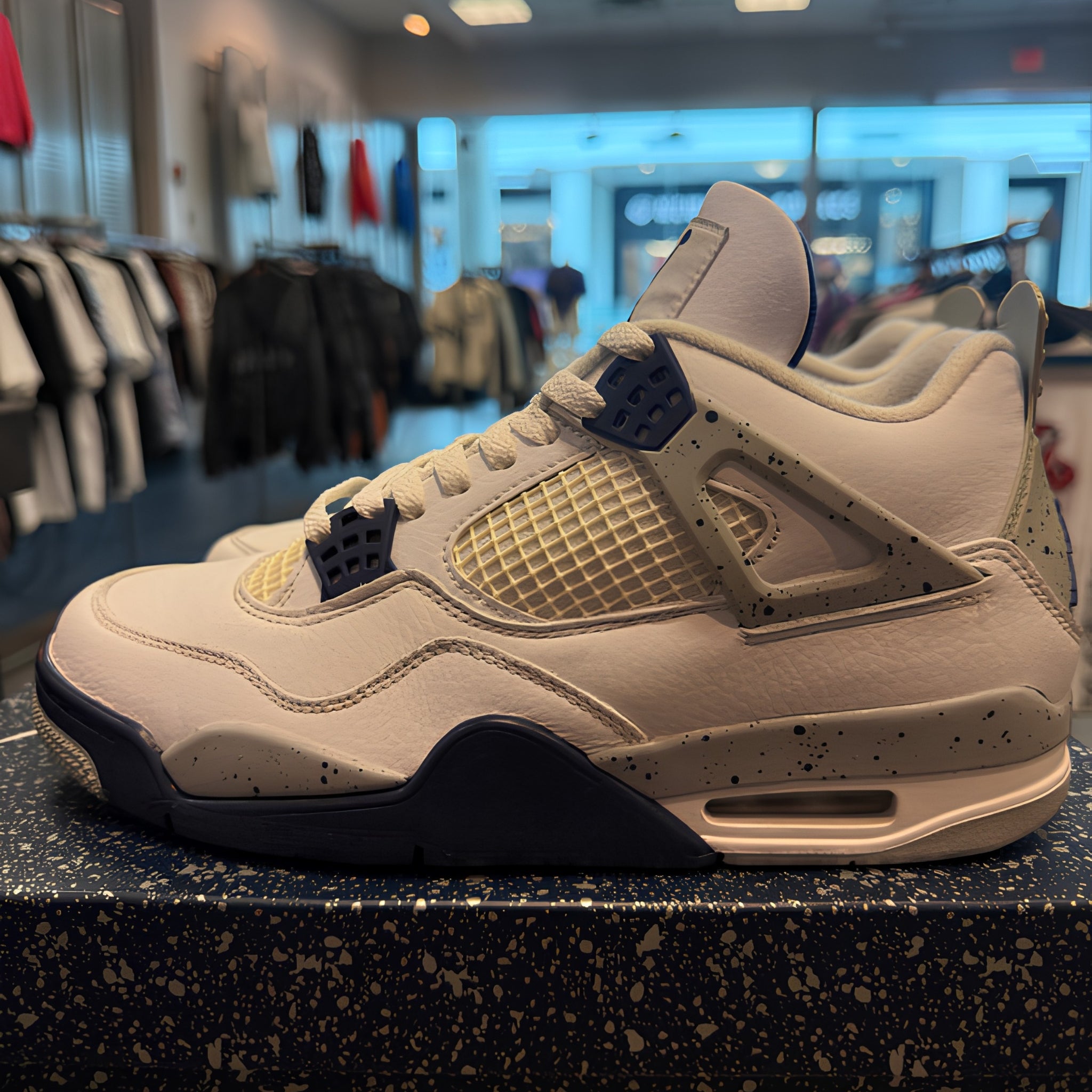 Jordan 4 Retro "Midnight Navy" Size 9.5 Preowned