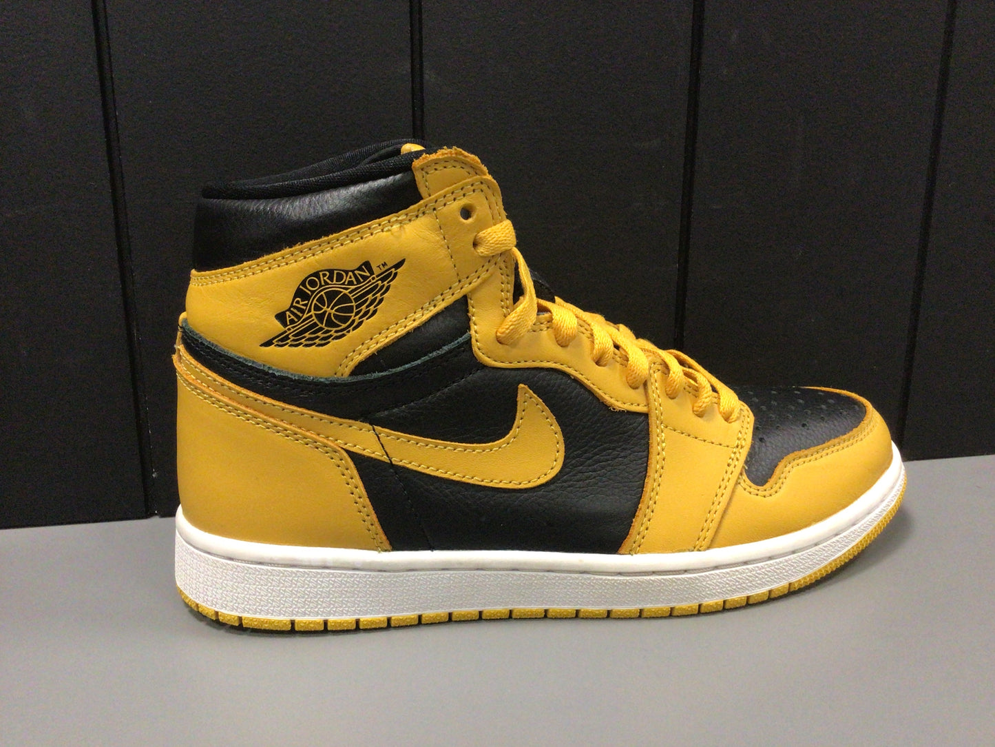 Jordan 1 “Pollen” Size 8