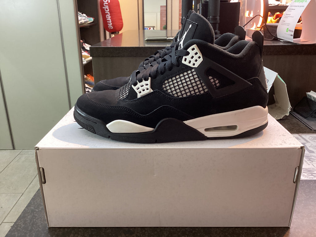 Jordan 4 “White Thunder” Preowned Size 9.5