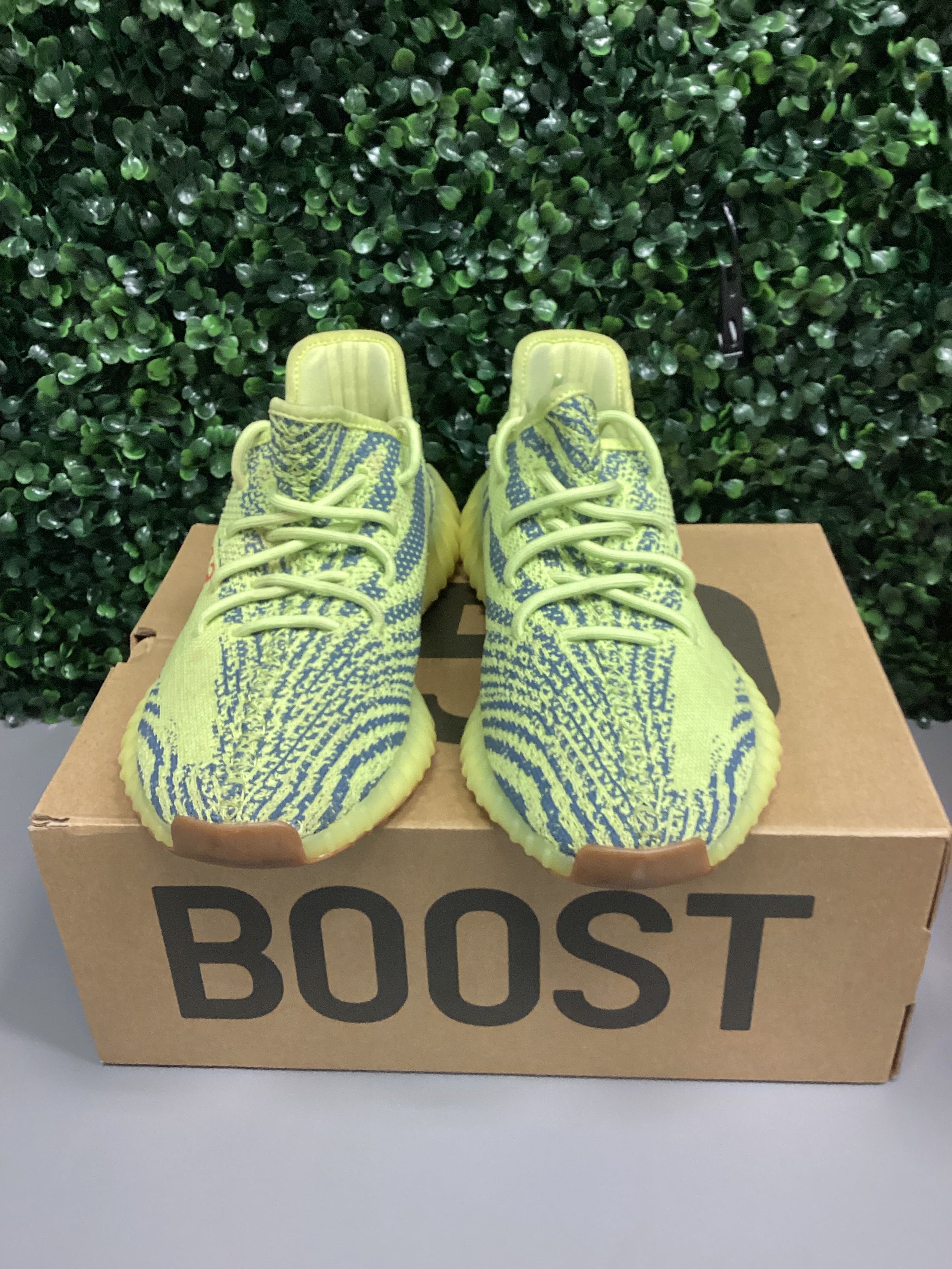 Yeezy 350 “Frozen Moments” Size 9 Preowned