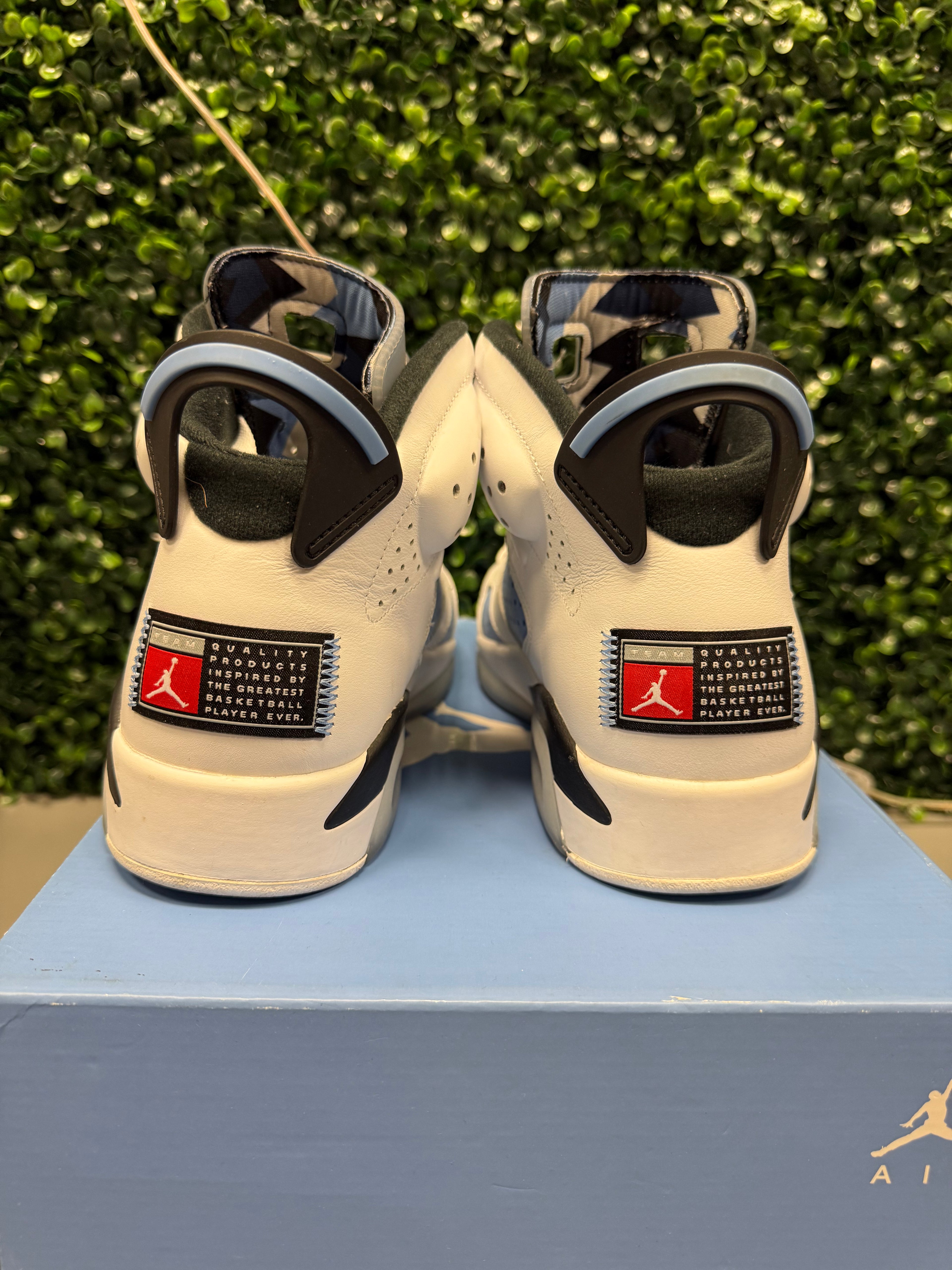 Jordan 6 "UNC" Size 9 Preowned