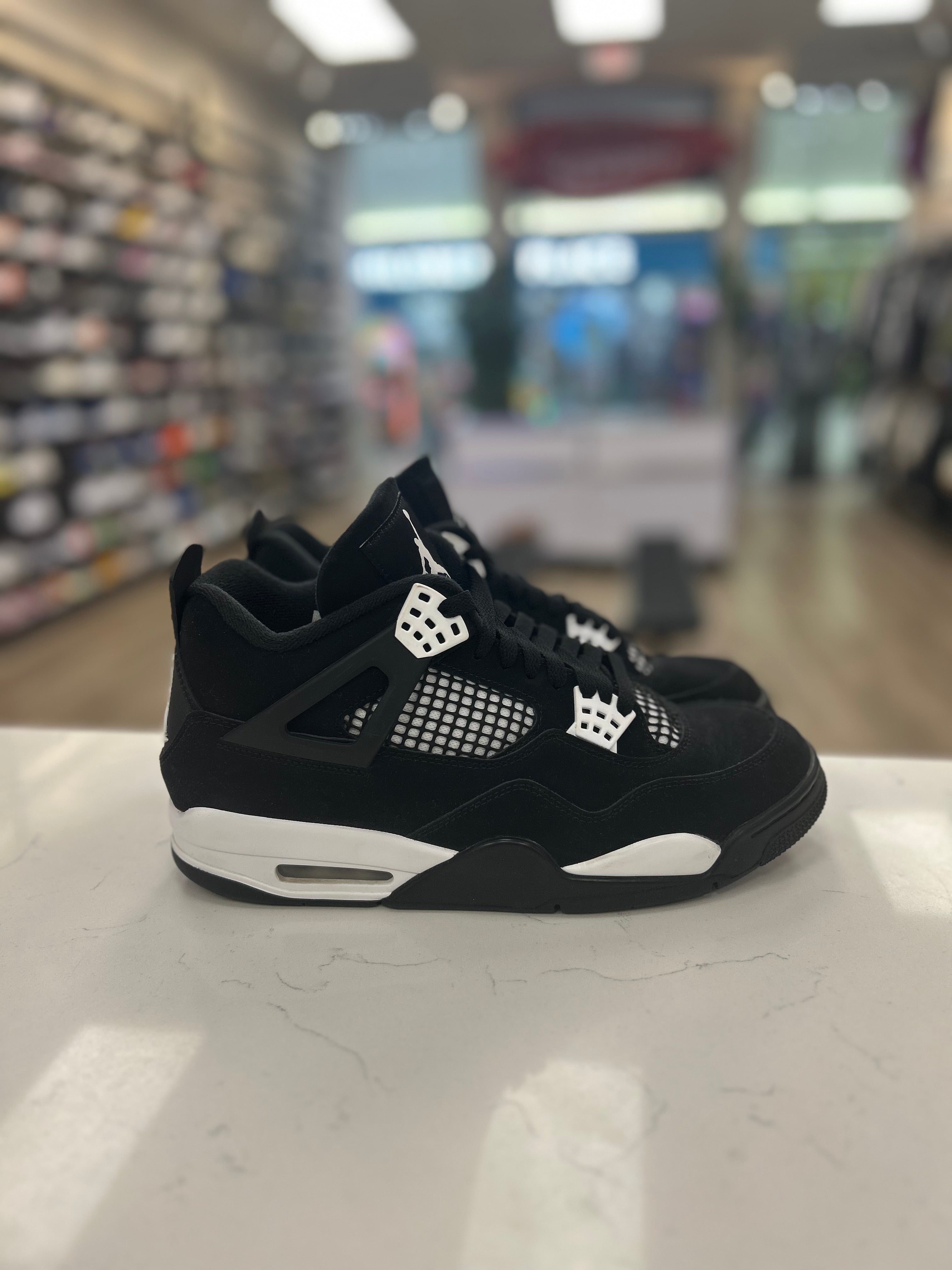 Jordan 4 Retro “White Thunder” Preowned Size 10M