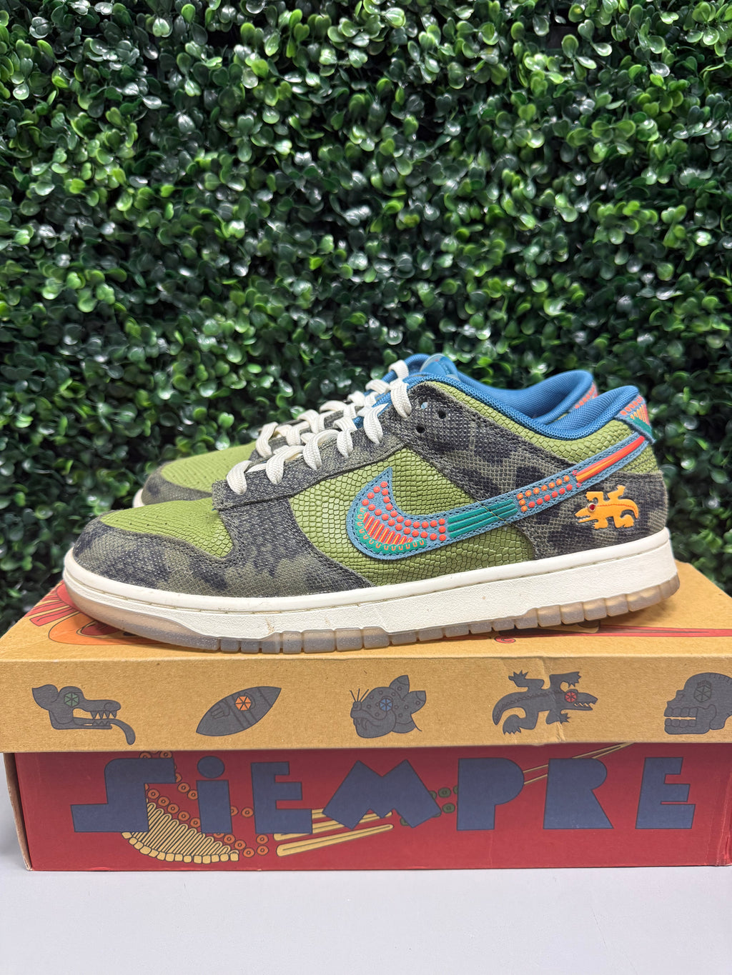 Nike Dunk Low "Siempre Familia" Size 9.5 Preowned