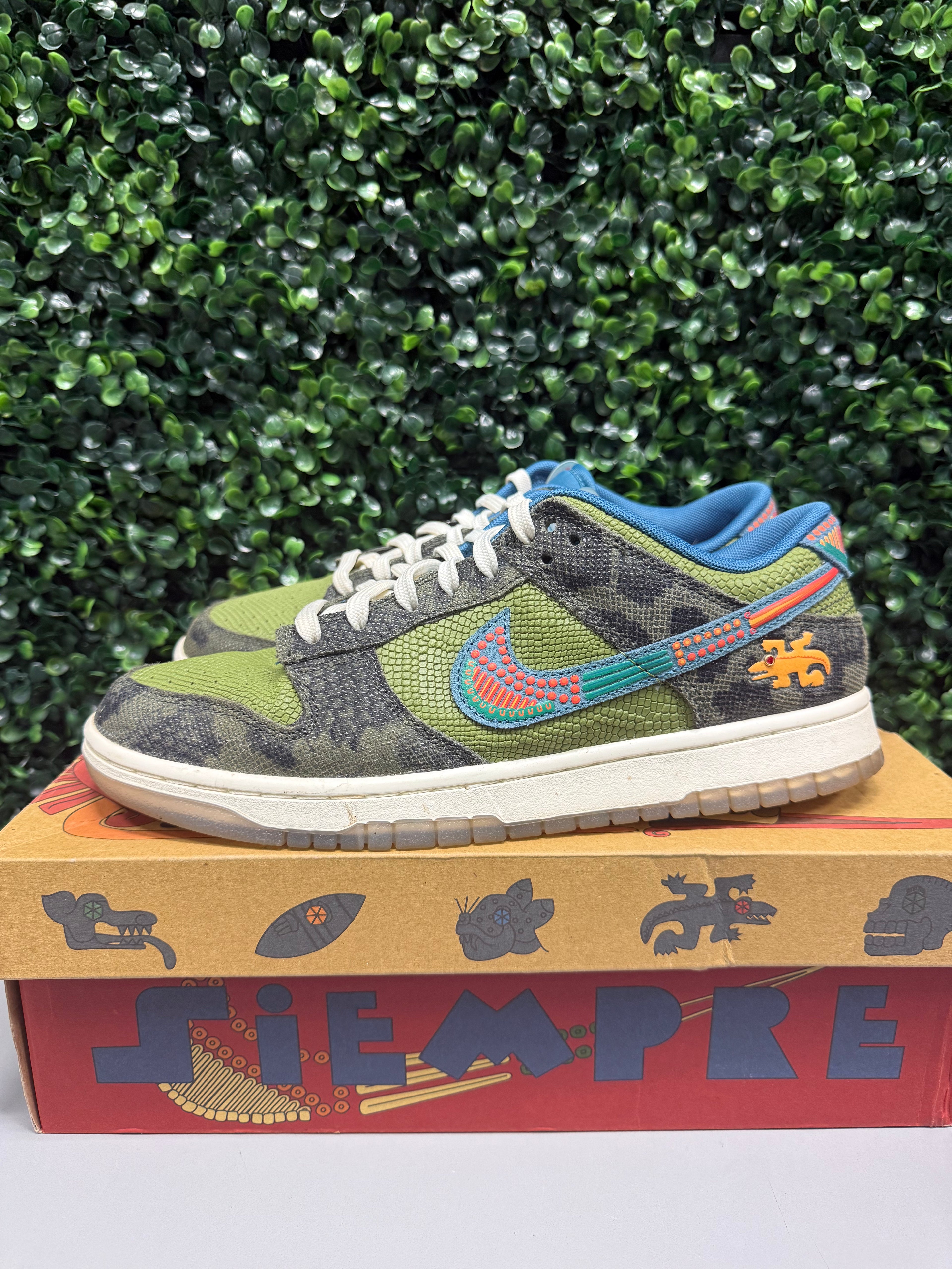 Nike Dunk Low "Siempre Familia" Size 9.5 Preowned