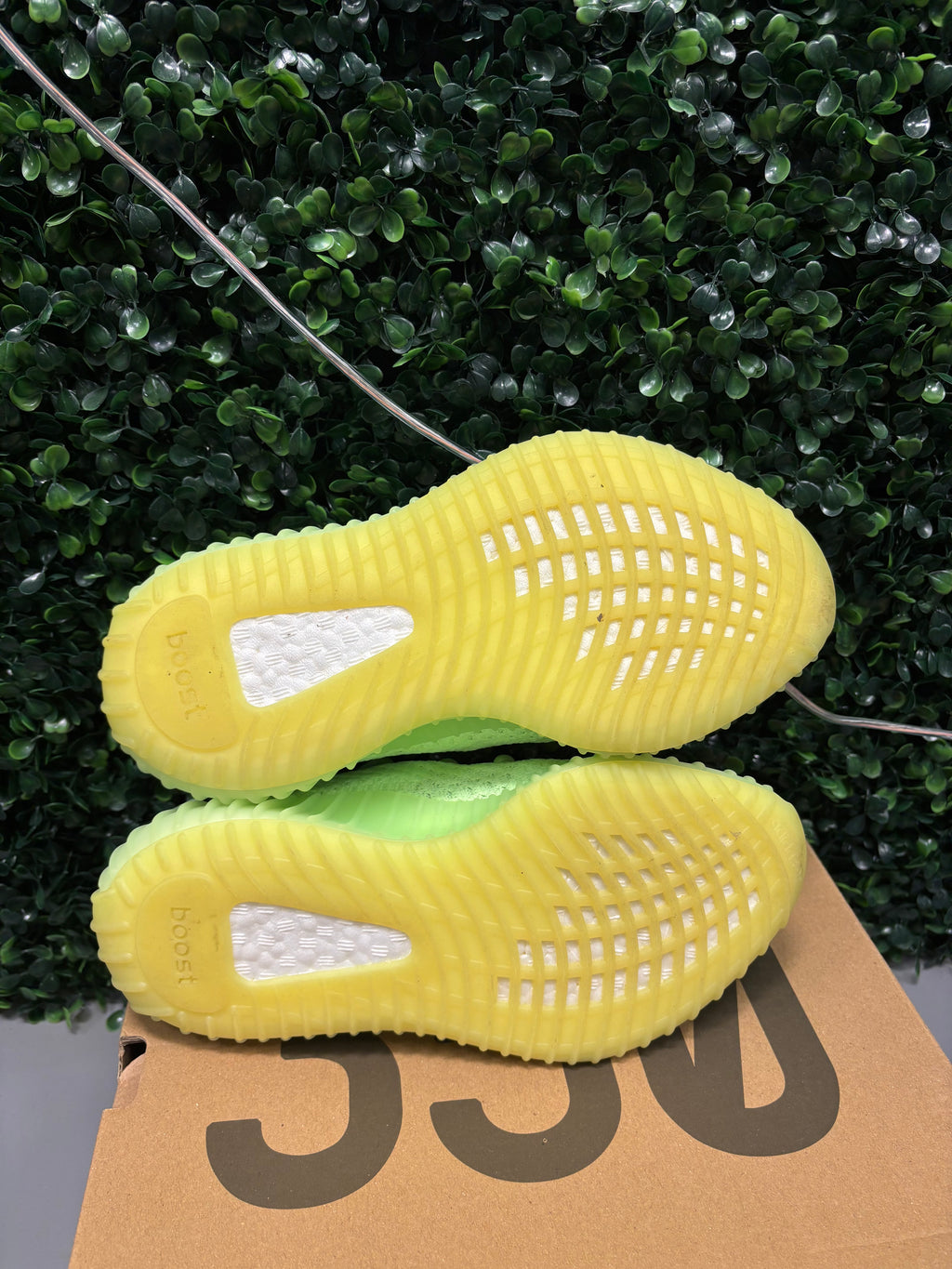 Yeezy 350 V2 "Glow" Size 4.5 Preowned
