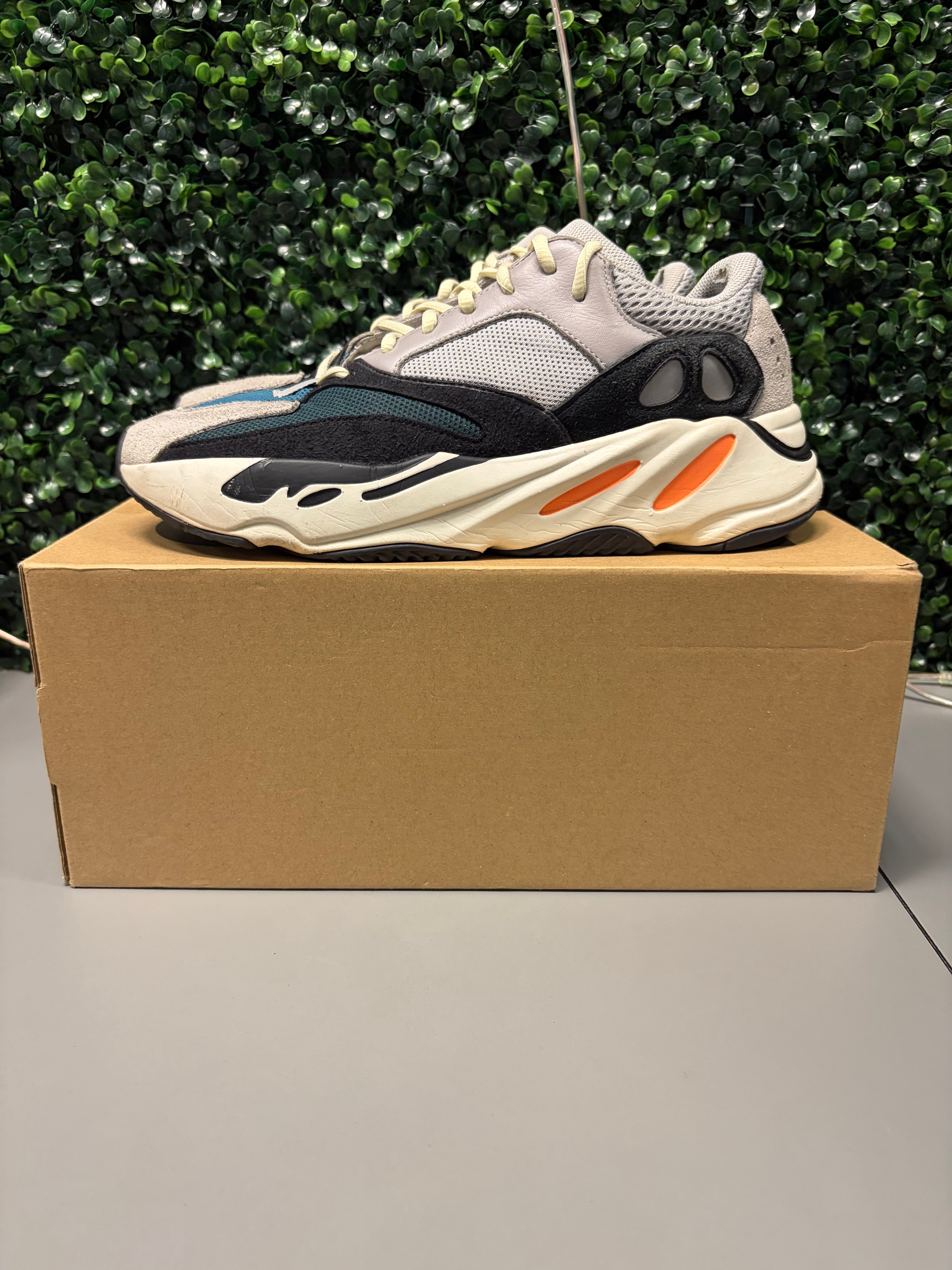 Yeezy Boost 700 "Wave Runner" Size 10 Preowned