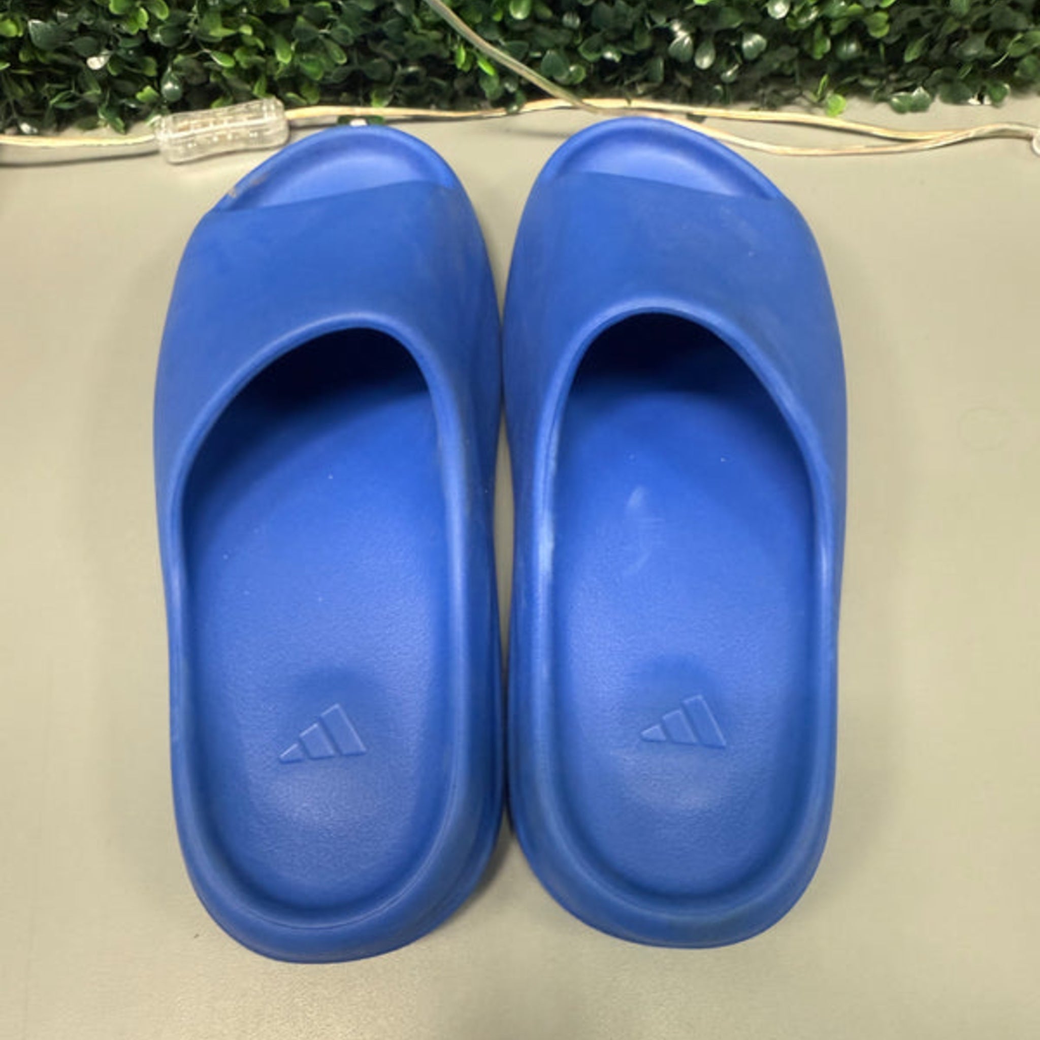 Yeezy Slide "Azure" Size 13 Preowned