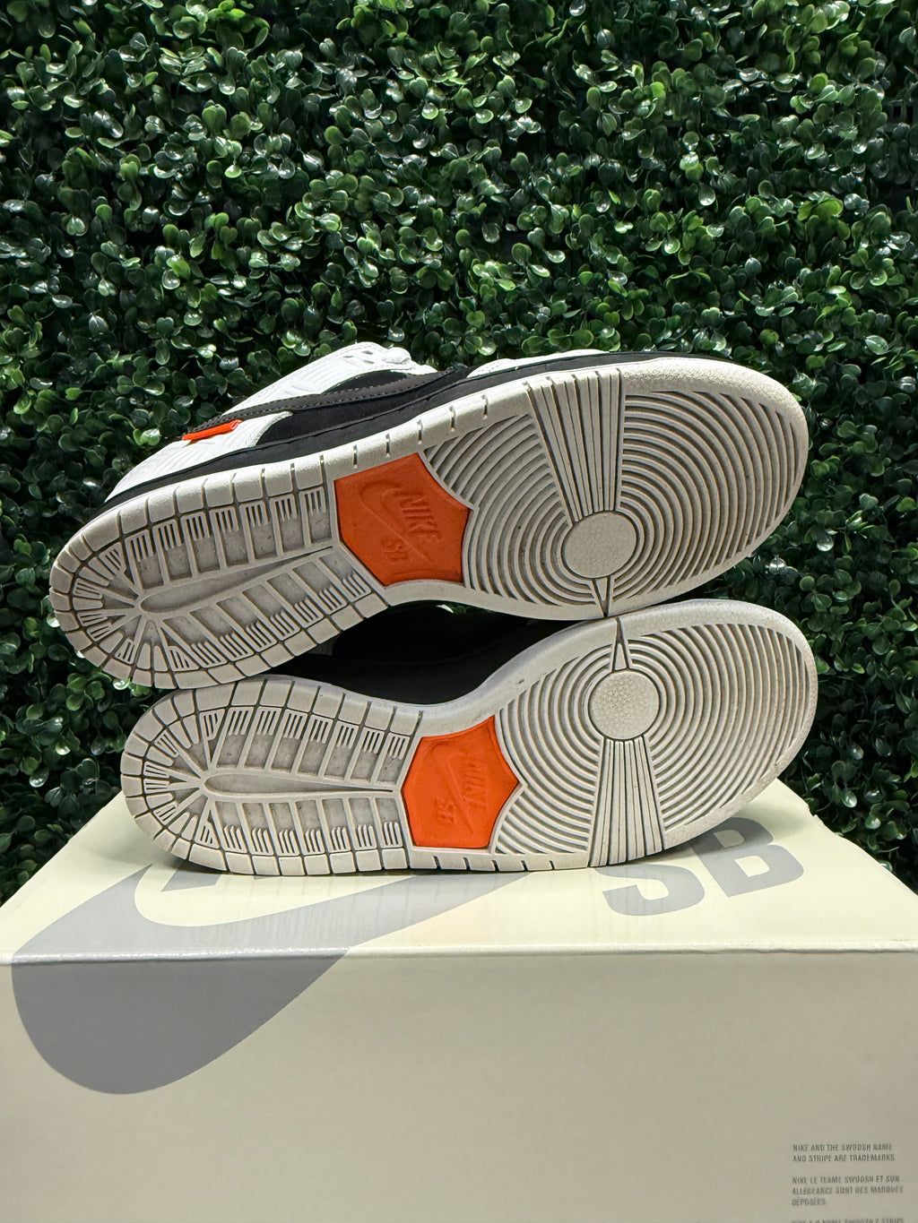 Nike SB Dunk Low "TightBooth" Size 9.5 Preowned