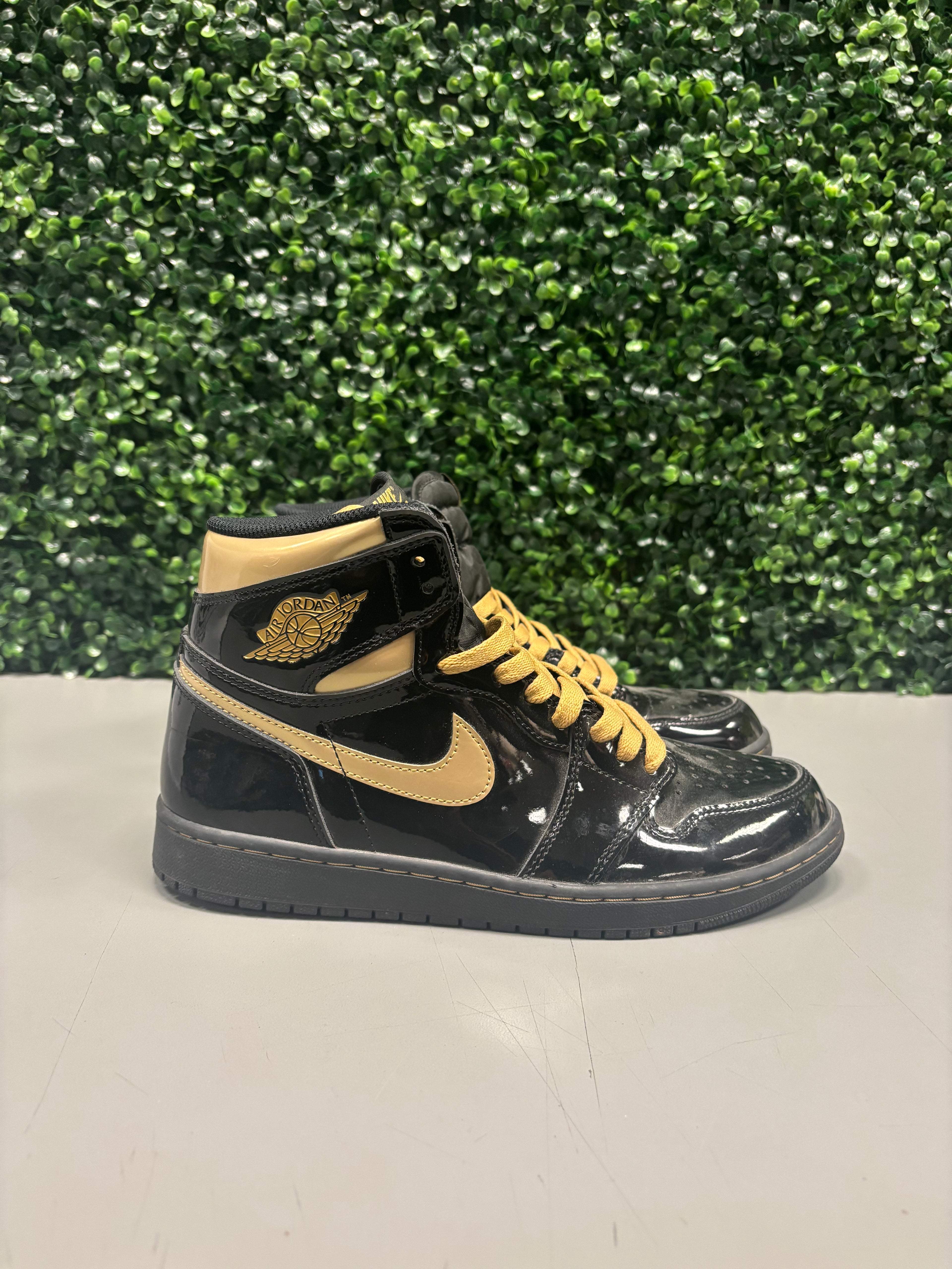 Jordan 1 High "Metallic Gold" Size 10 Preowned