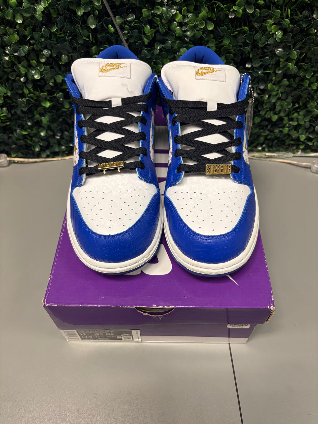 Nike SB Dunk Low Supreme Stars "Hyper Royal" Size 12 Preowned