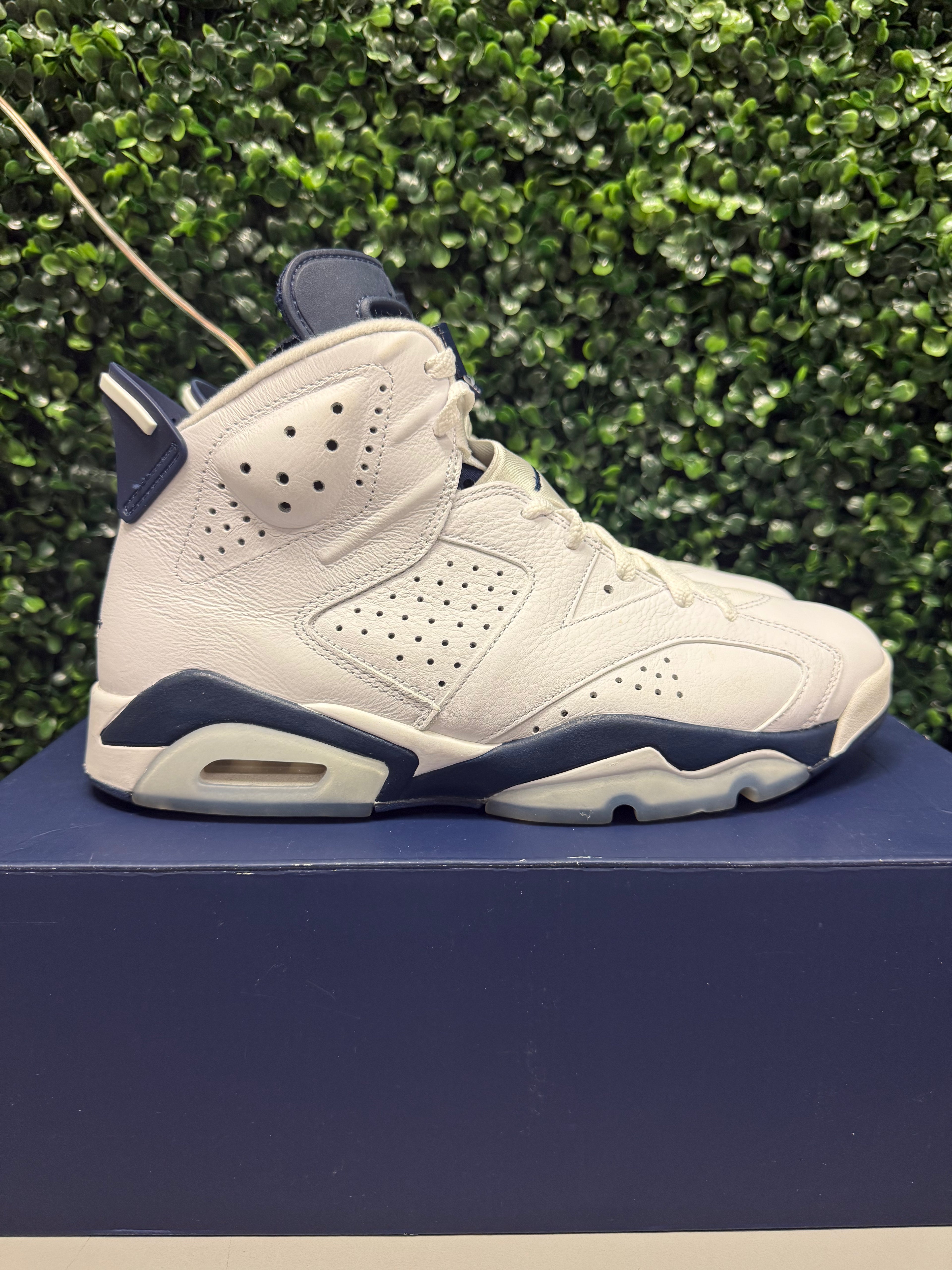 Jordan 6 "Midnight Navy" Size 9.5 Preowned