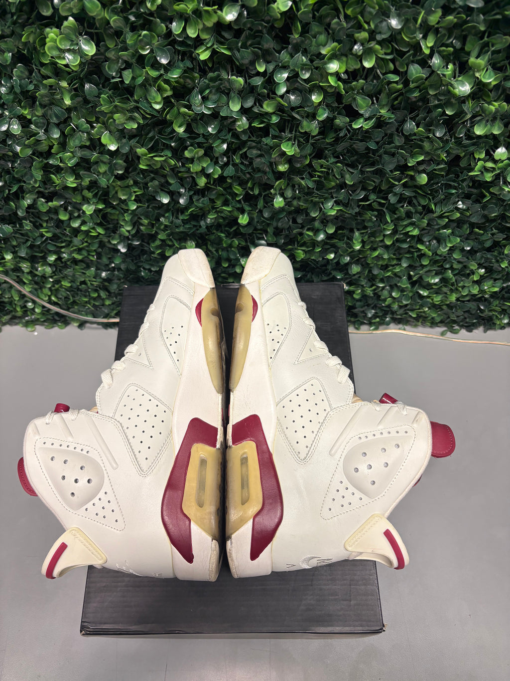 Jordan 6 "Maroon" Size 10.5 Preowned