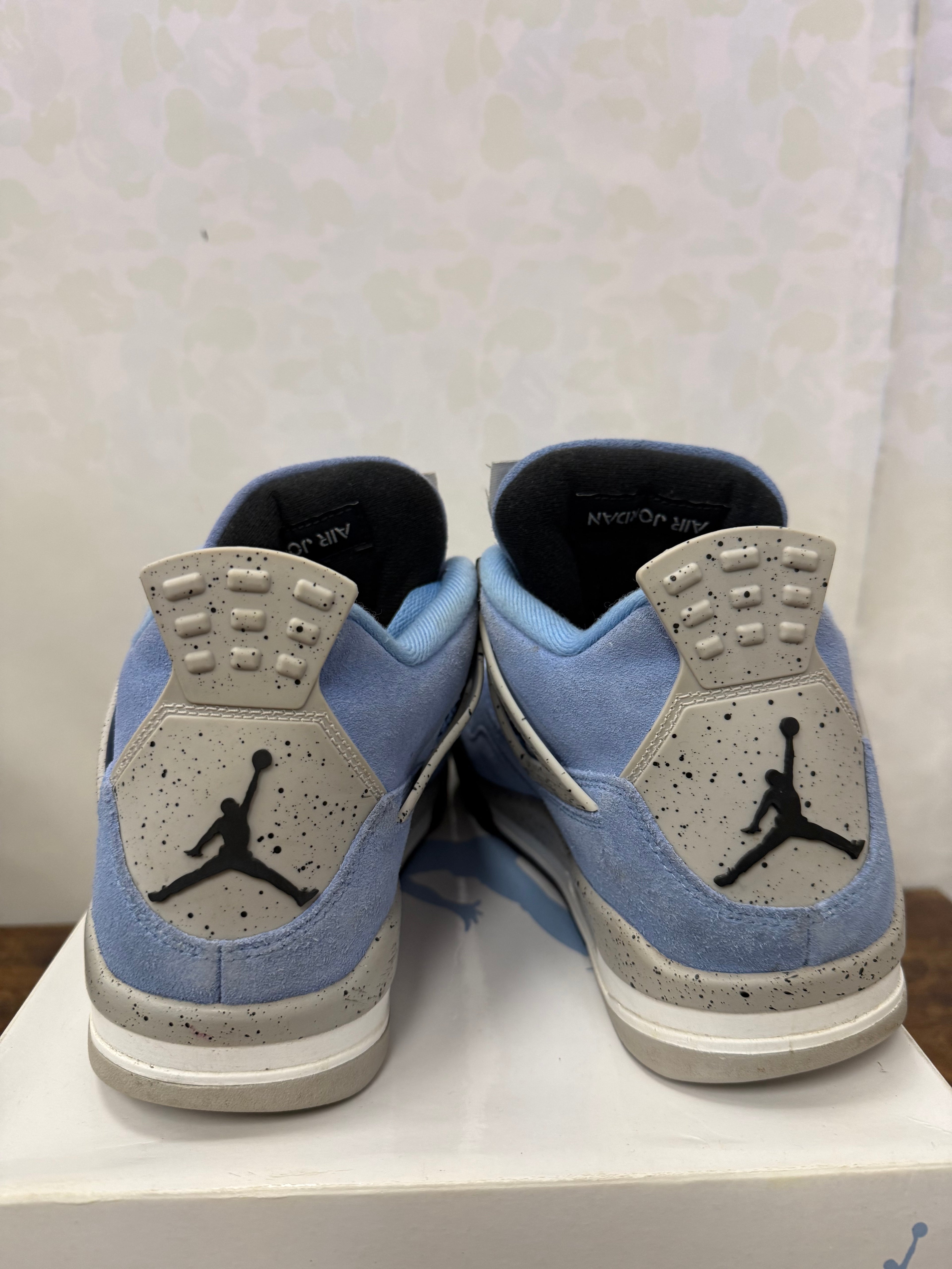 Jordan 4 “University Blue” Size 9 Preowned