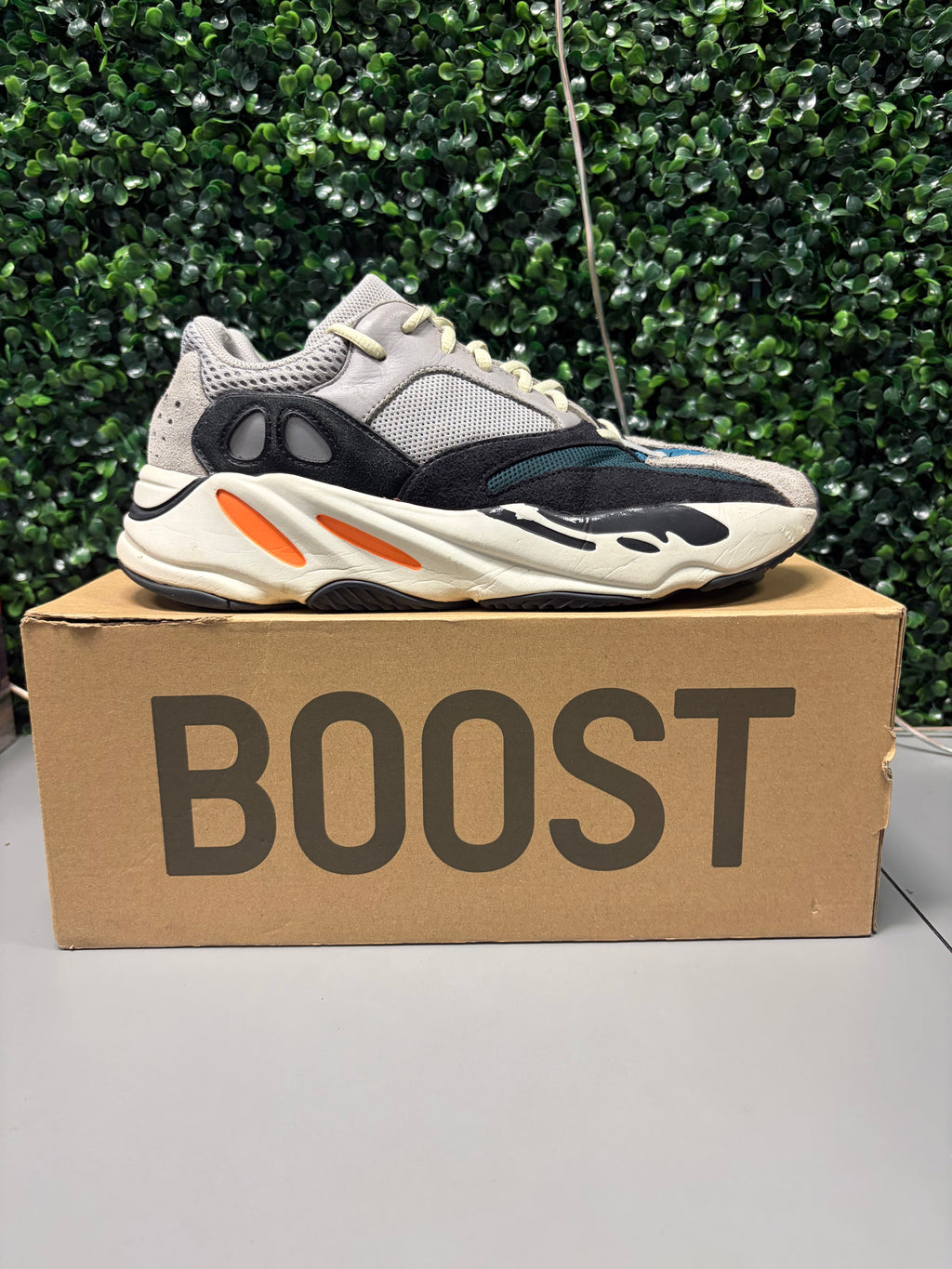 Yeezy Boost 700 "Wave Runner" Size 10 Preowned