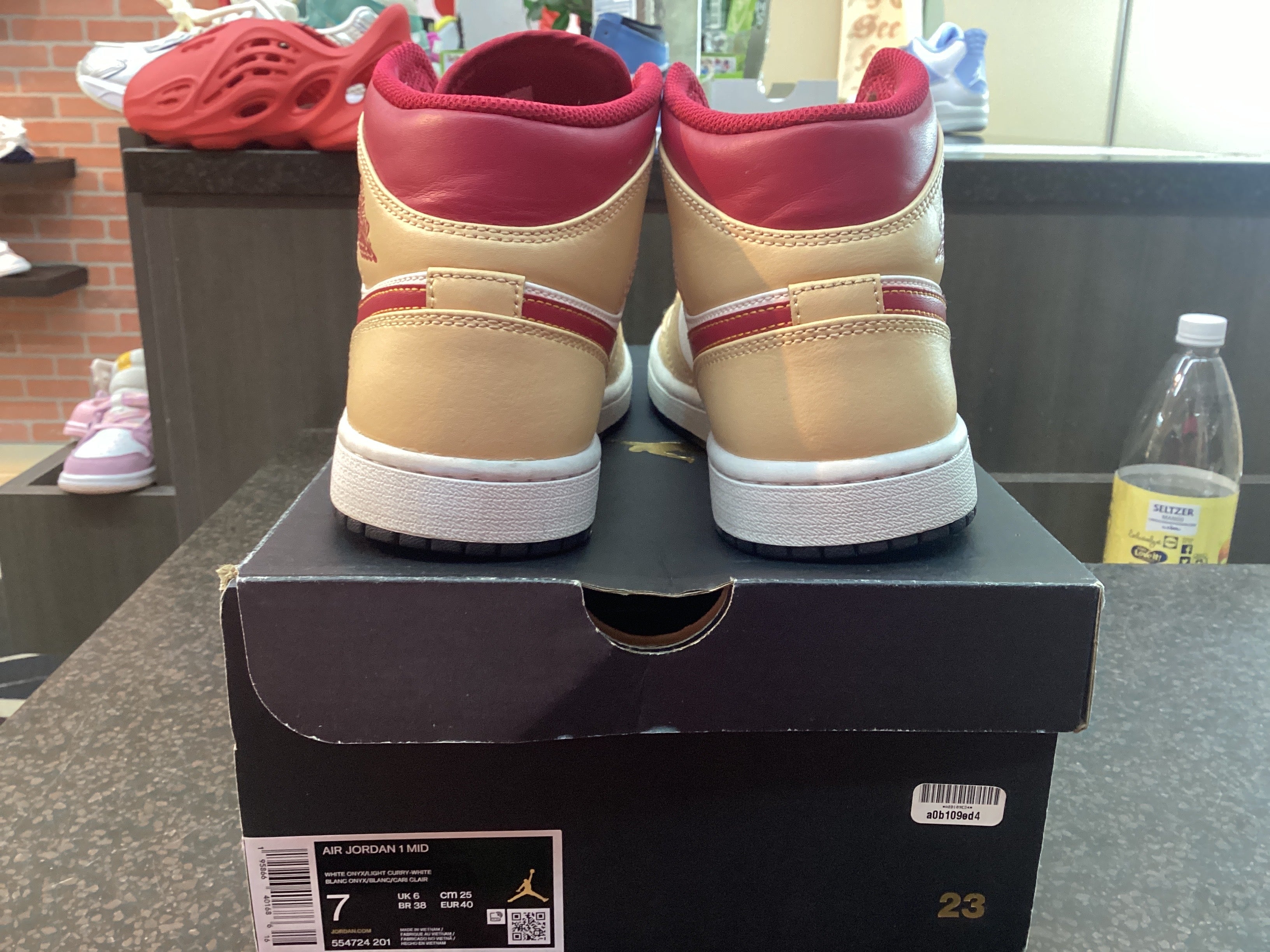 Jordan 1 Mid “Light Curry Cardinal” Preowned Size 7